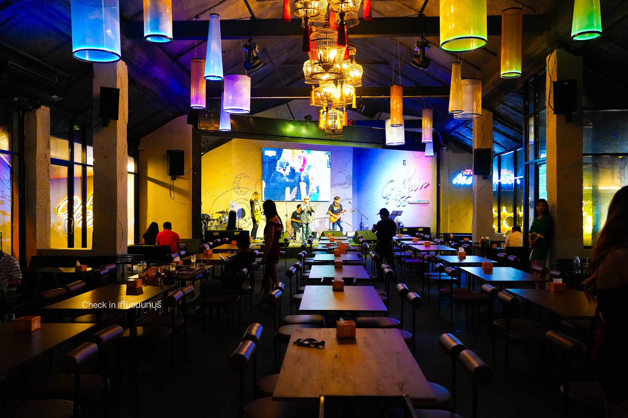 GLASS MOON Terrace & Bar