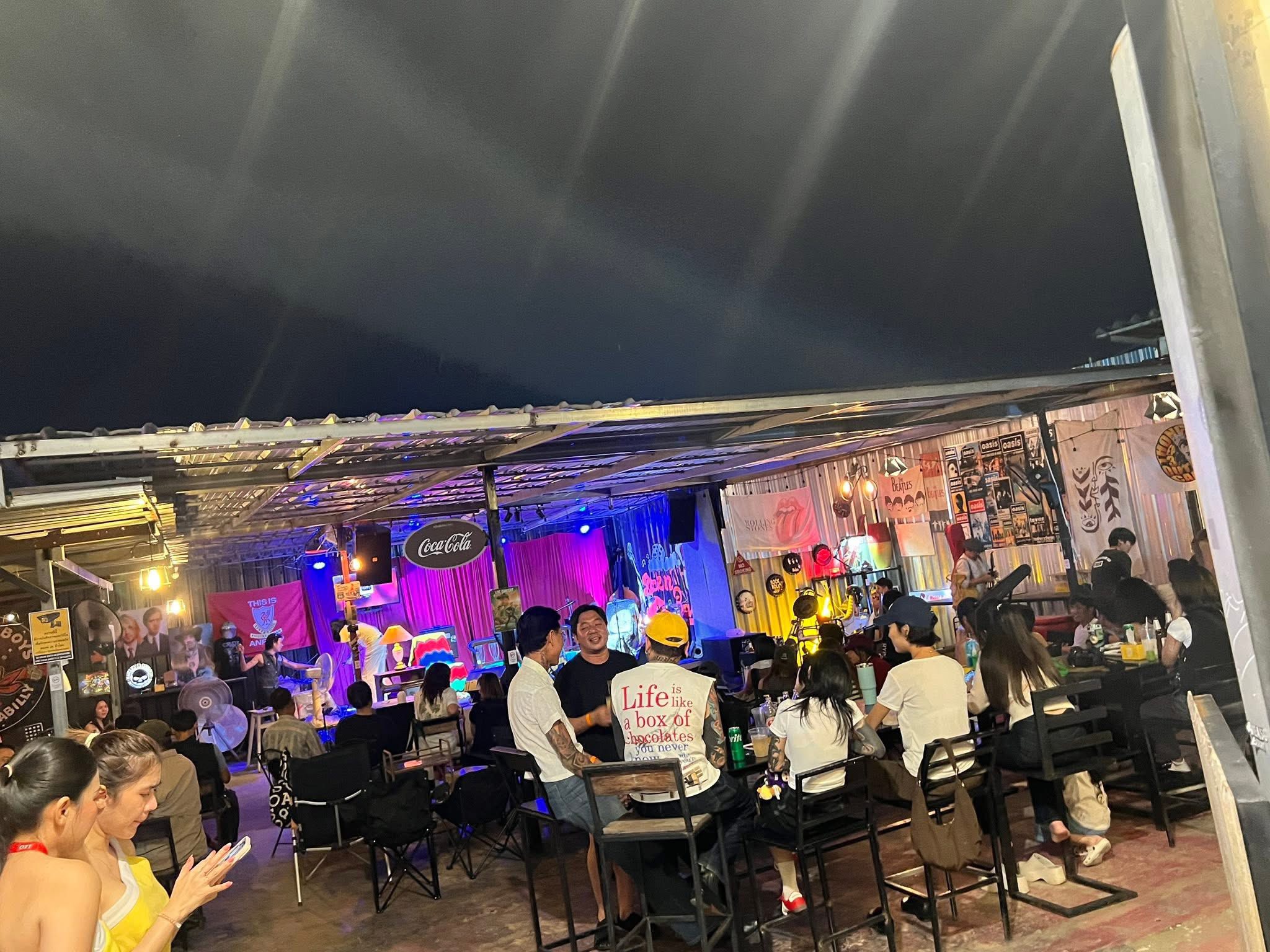 Rockin&#039; Bar Live Music &amp; Art