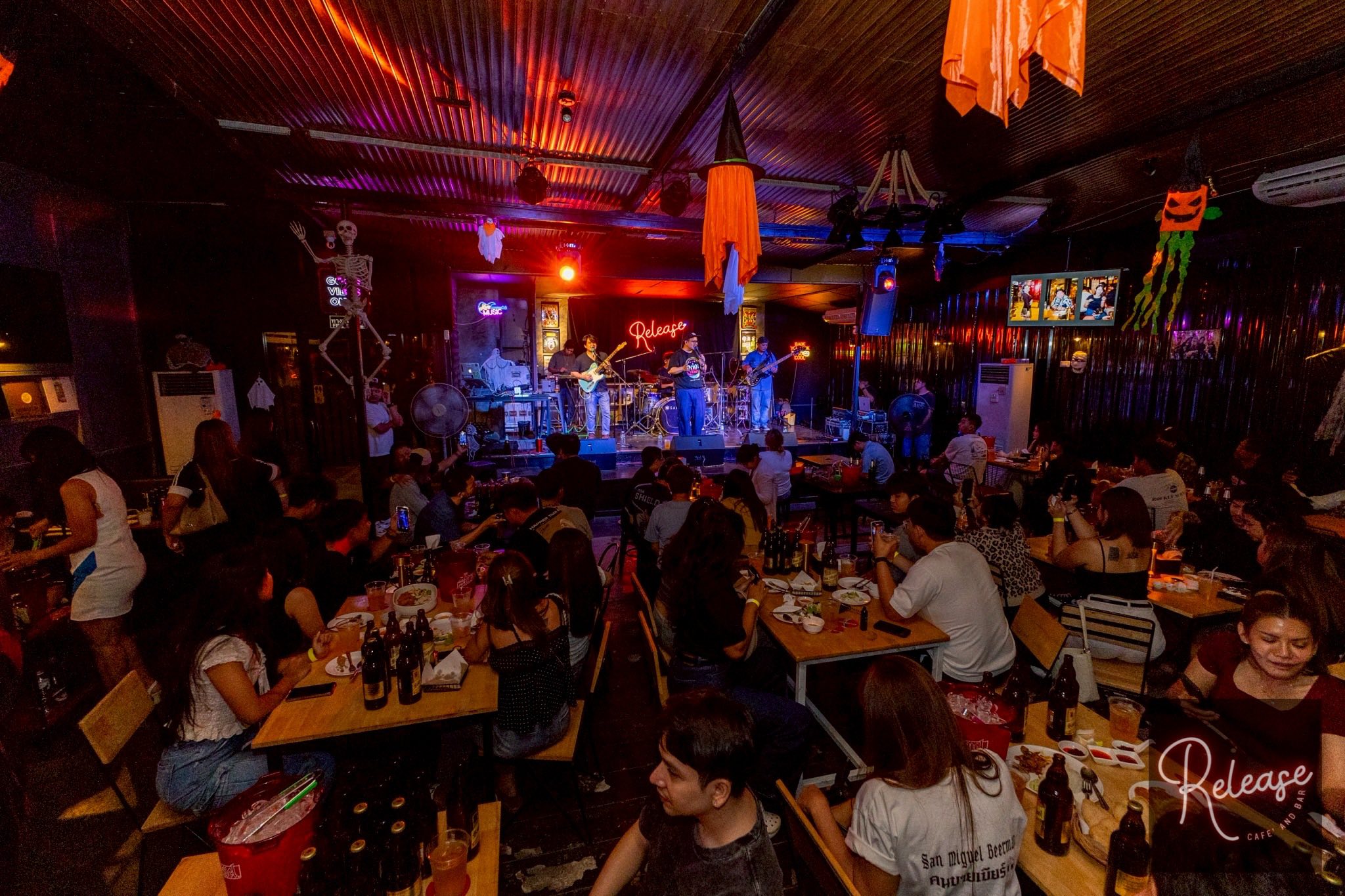 Release Cafe&#039; and Bar