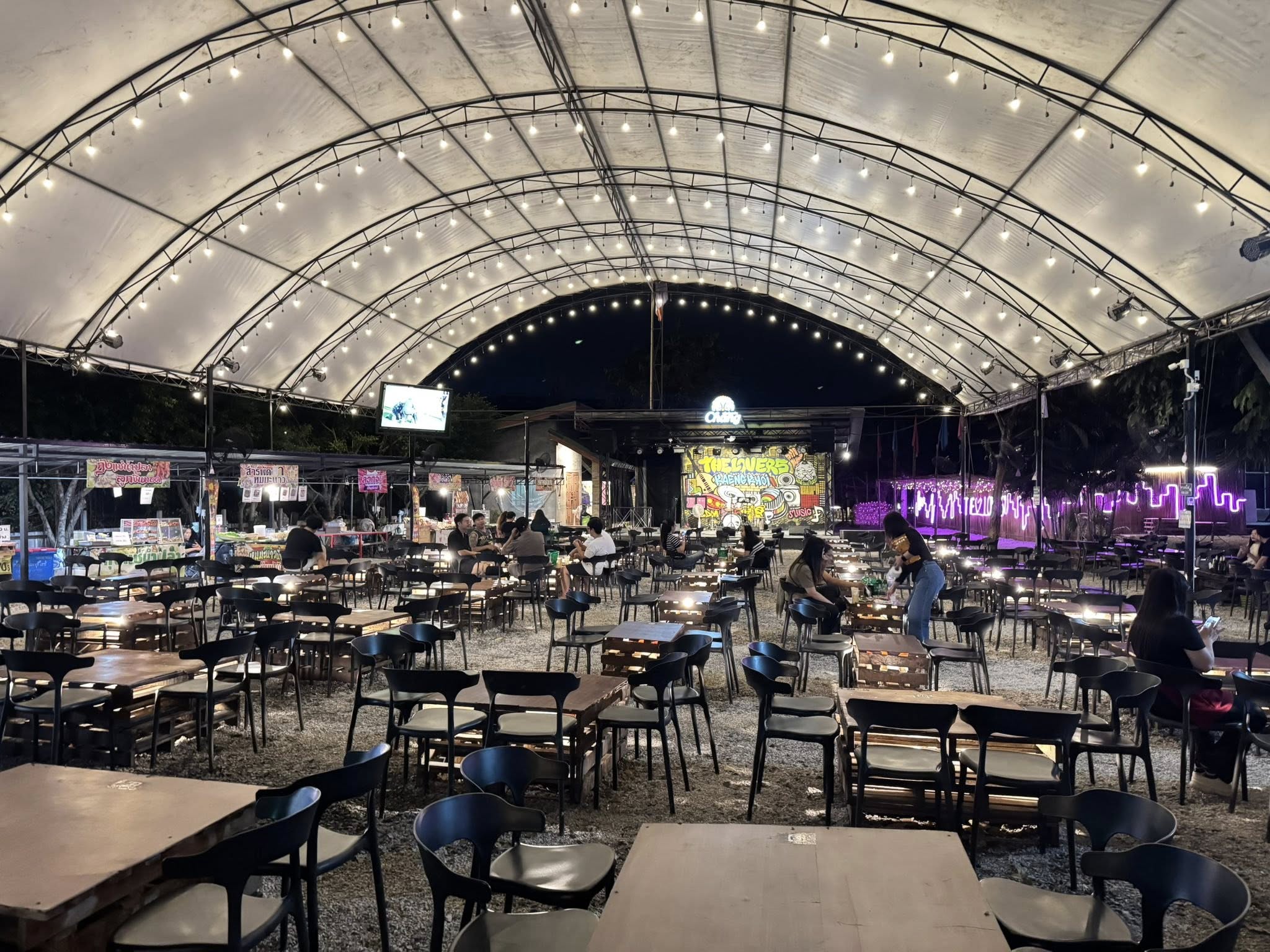 เดอะ เลิฟเว่อร์ -แก่งคอย