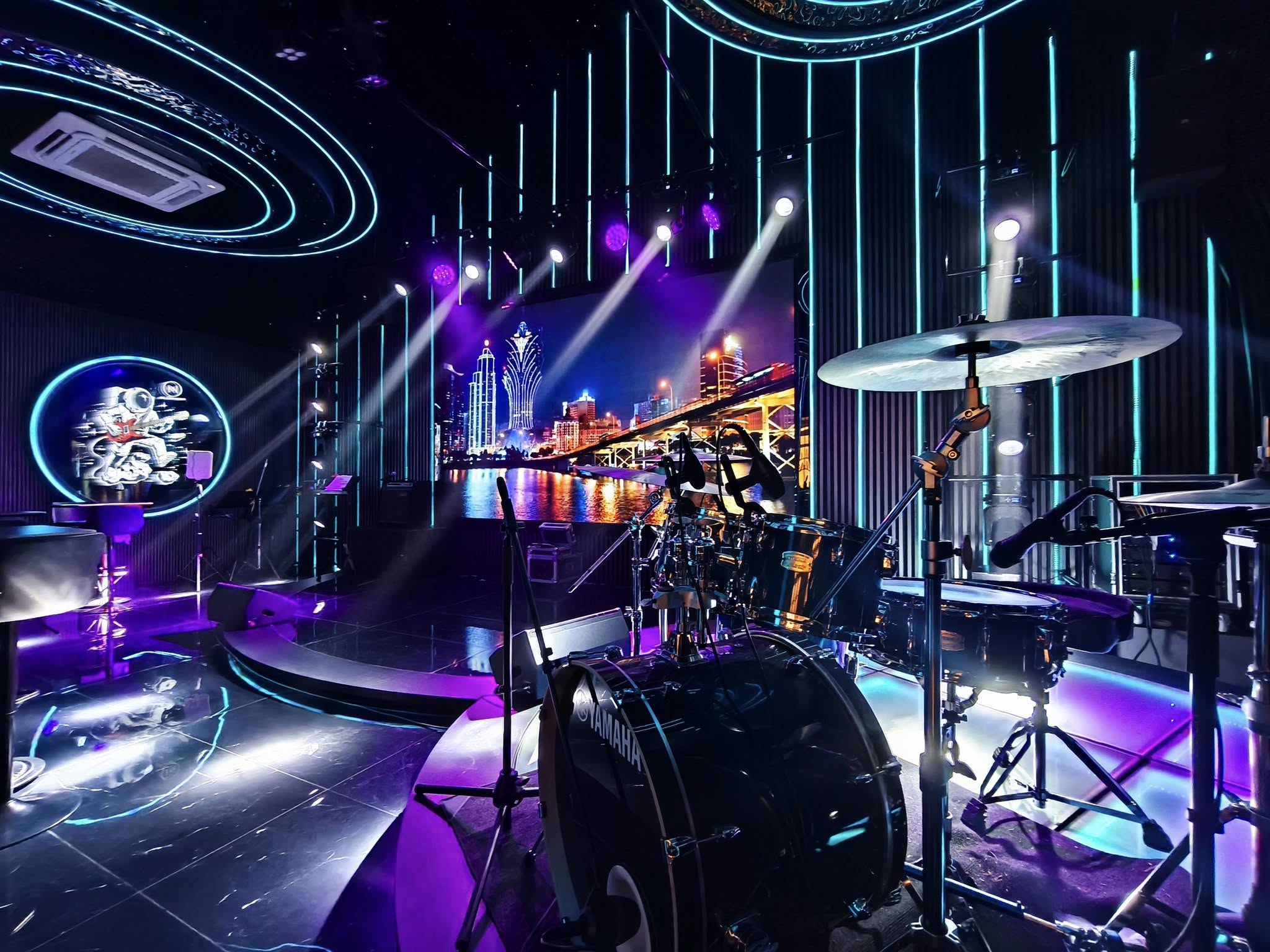 วัน ไนต์ บาร์ บาย เมอร์เมด