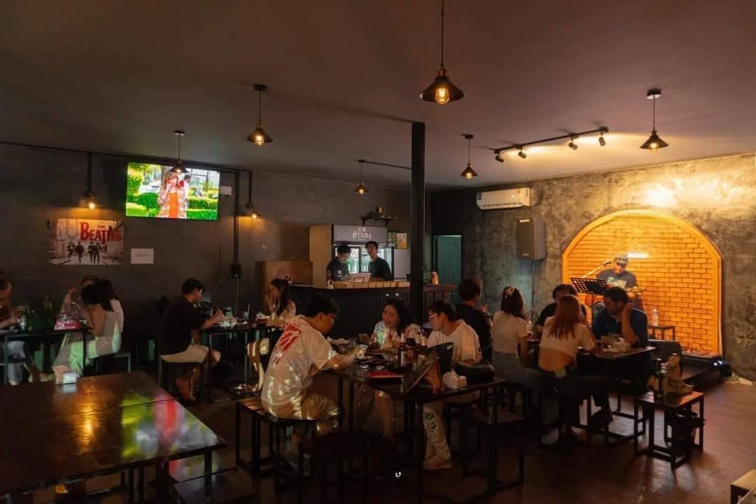 Rock Lek Lek Club and Restaurant 90s