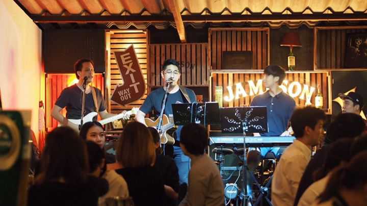 บ้านเพื่อน เอกมัย