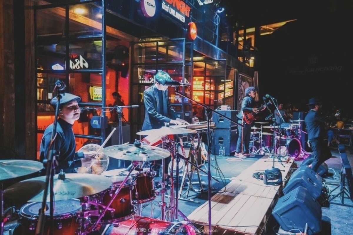 ซัมแวร์ โอนลี่ วี โนว์