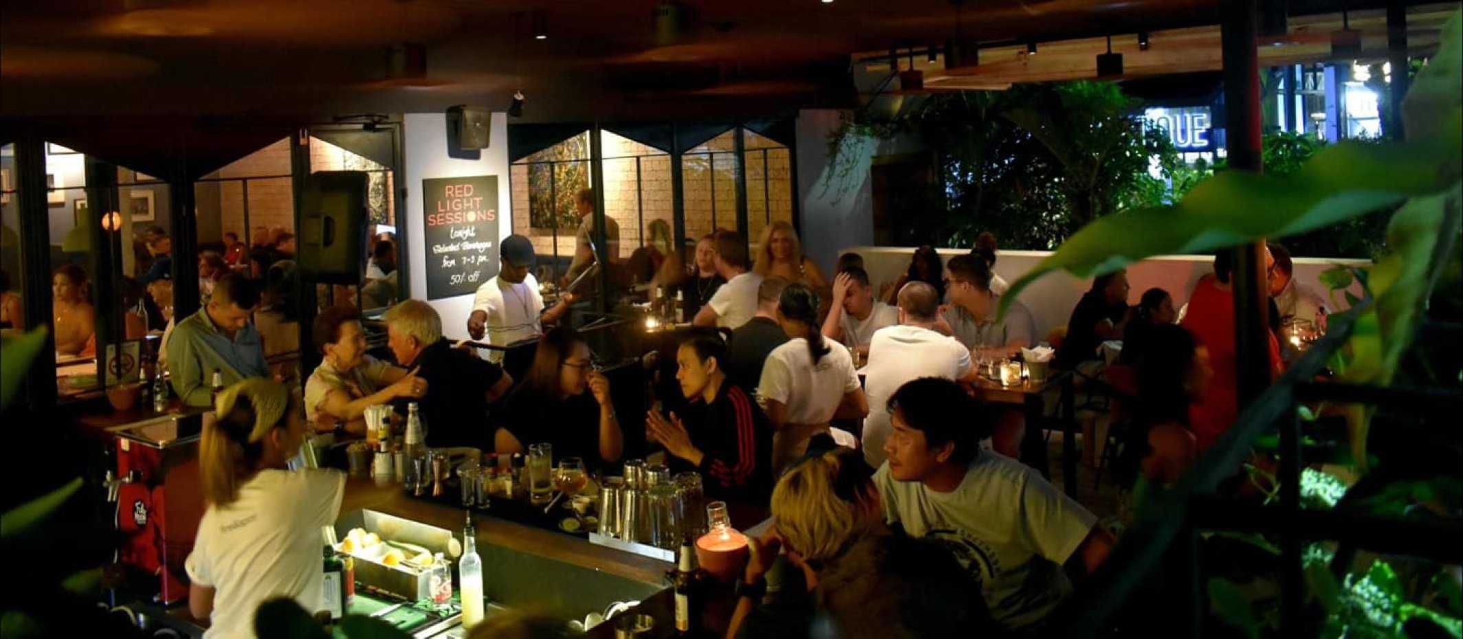 มิสเซส บี บาร์ แอนด์ เทเบิล