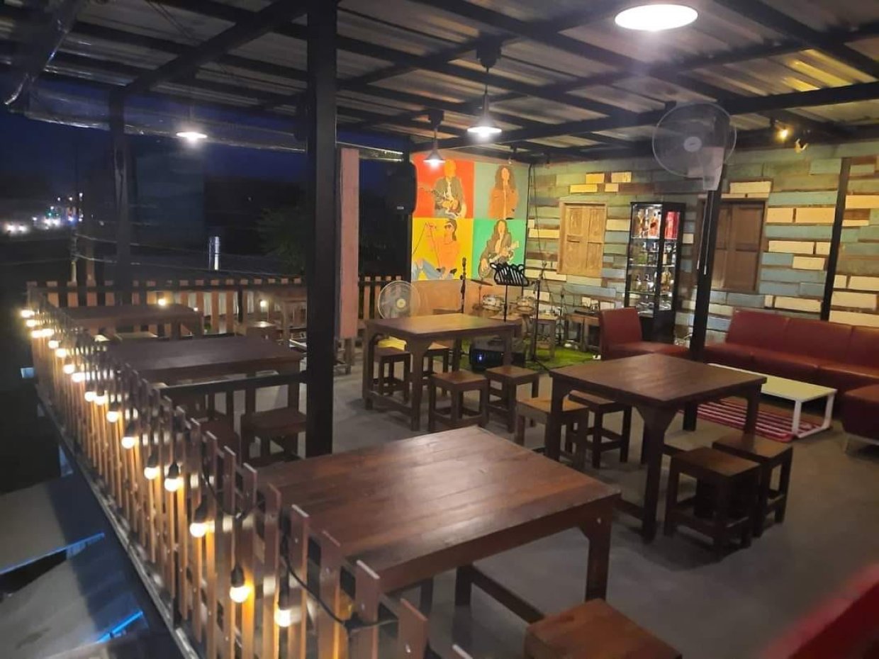 ชั้นสอง