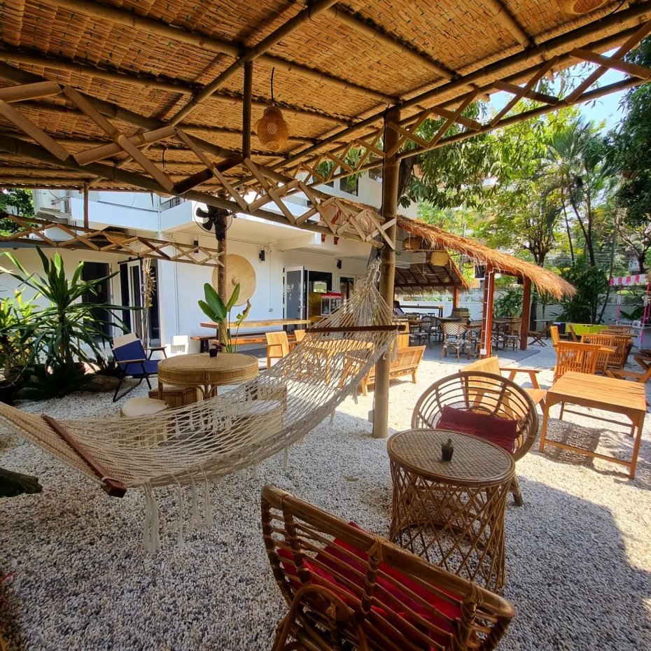 CALM Bar & Guinguette