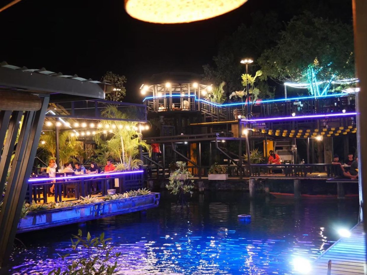 มงเฮี้ยร์ คาเฟ่