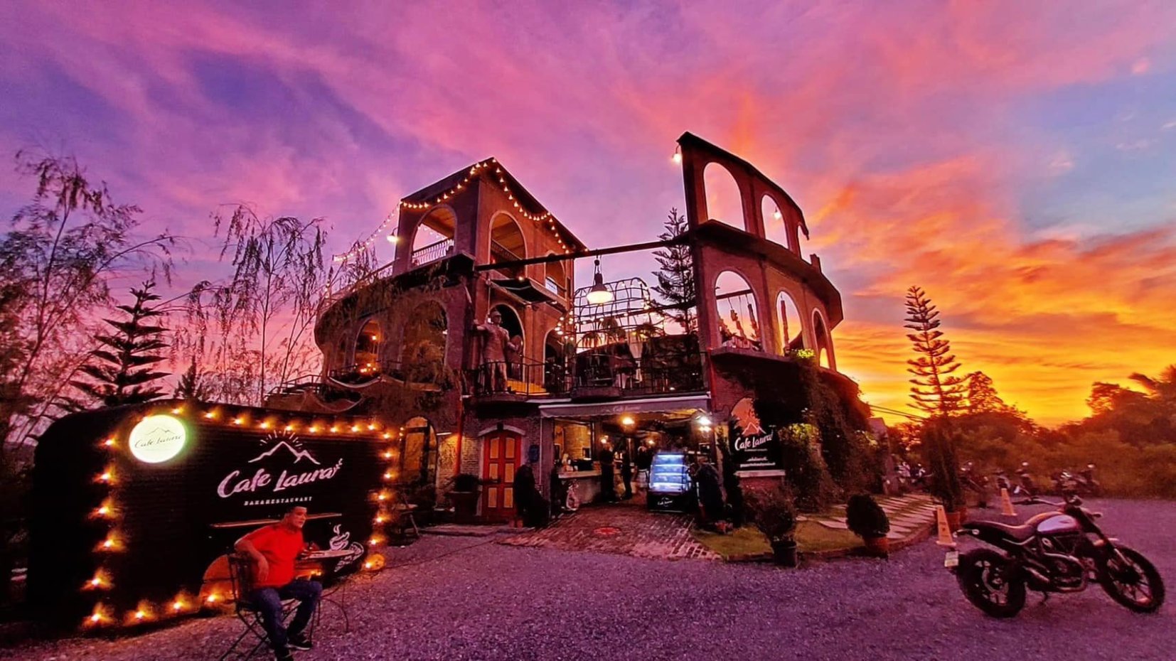 คาเฟ่ ลอร่า บาร์ แอนด์ เรสเทอรองท์