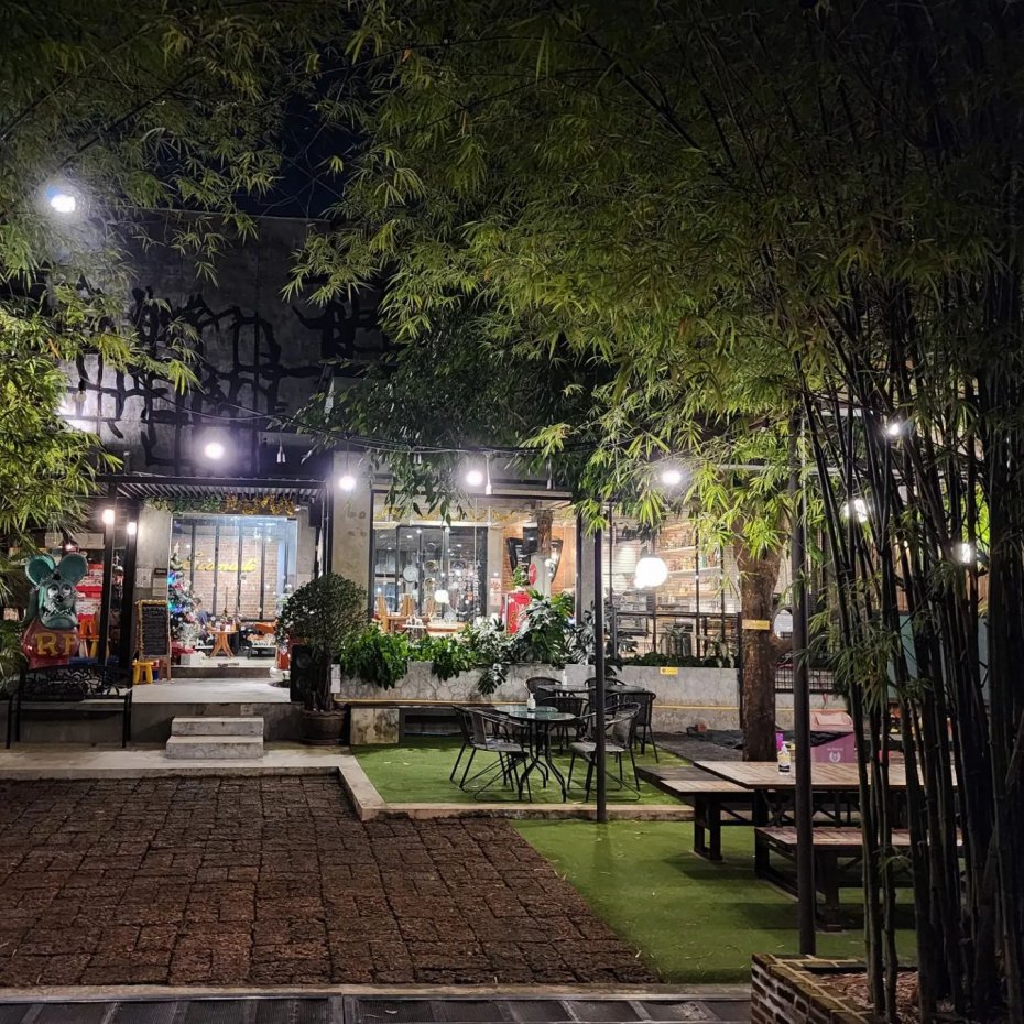 Folktales Cafe & Bistro