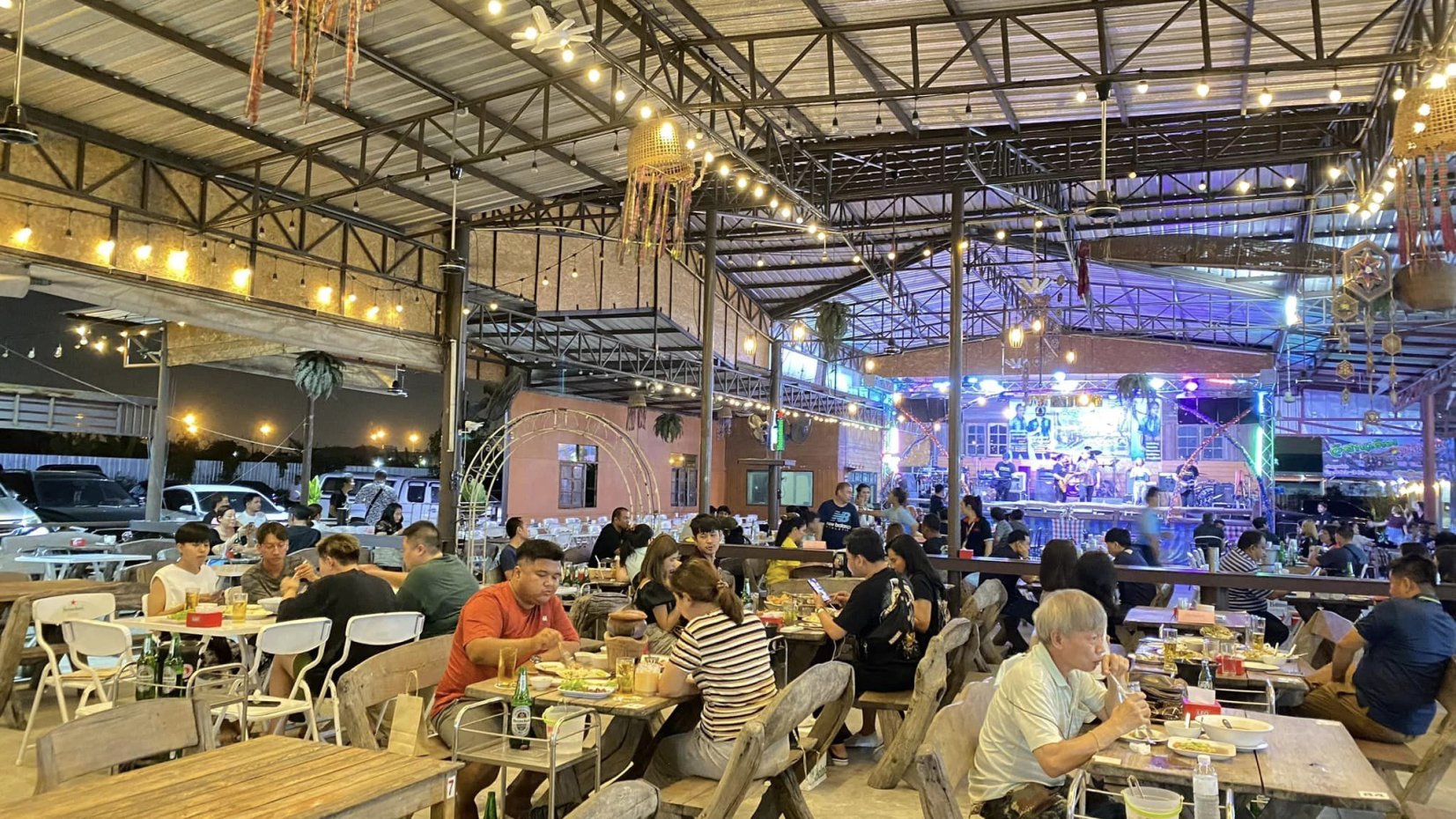 Raan Aahaan Isan Doem Suvarnabhumi