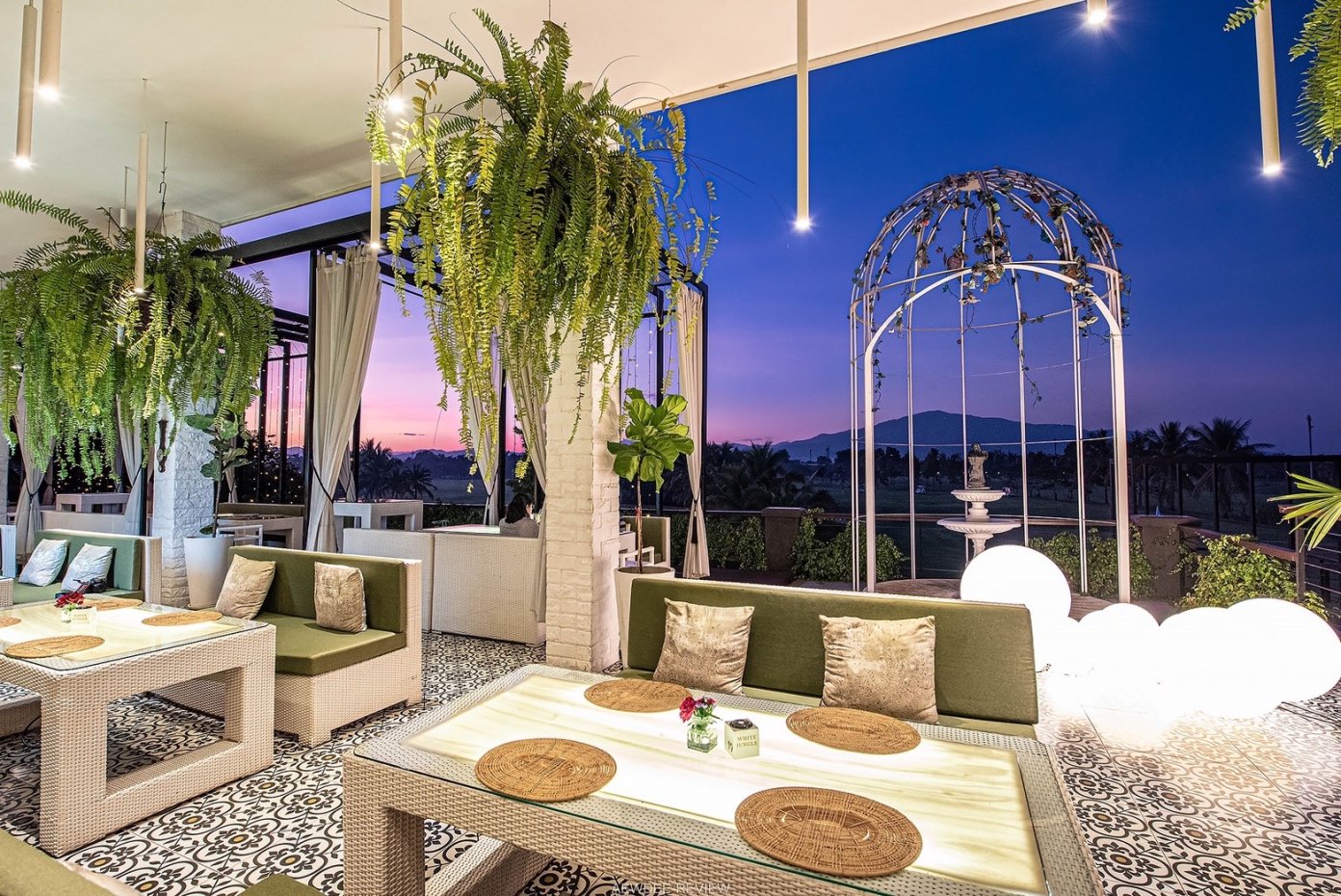 White Jungle Restaurant & Wine Bar