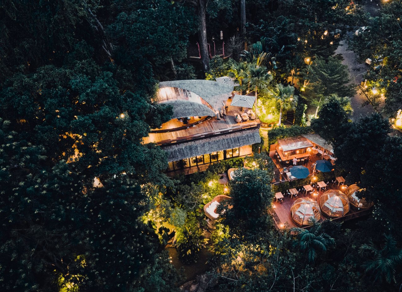 ธรี มังกี้ส์ เรสเทอรองท์