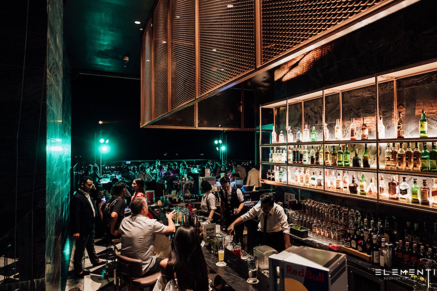 เอเลเมนติ รูฟท็อป กริลล์ แอนด์ บาร์