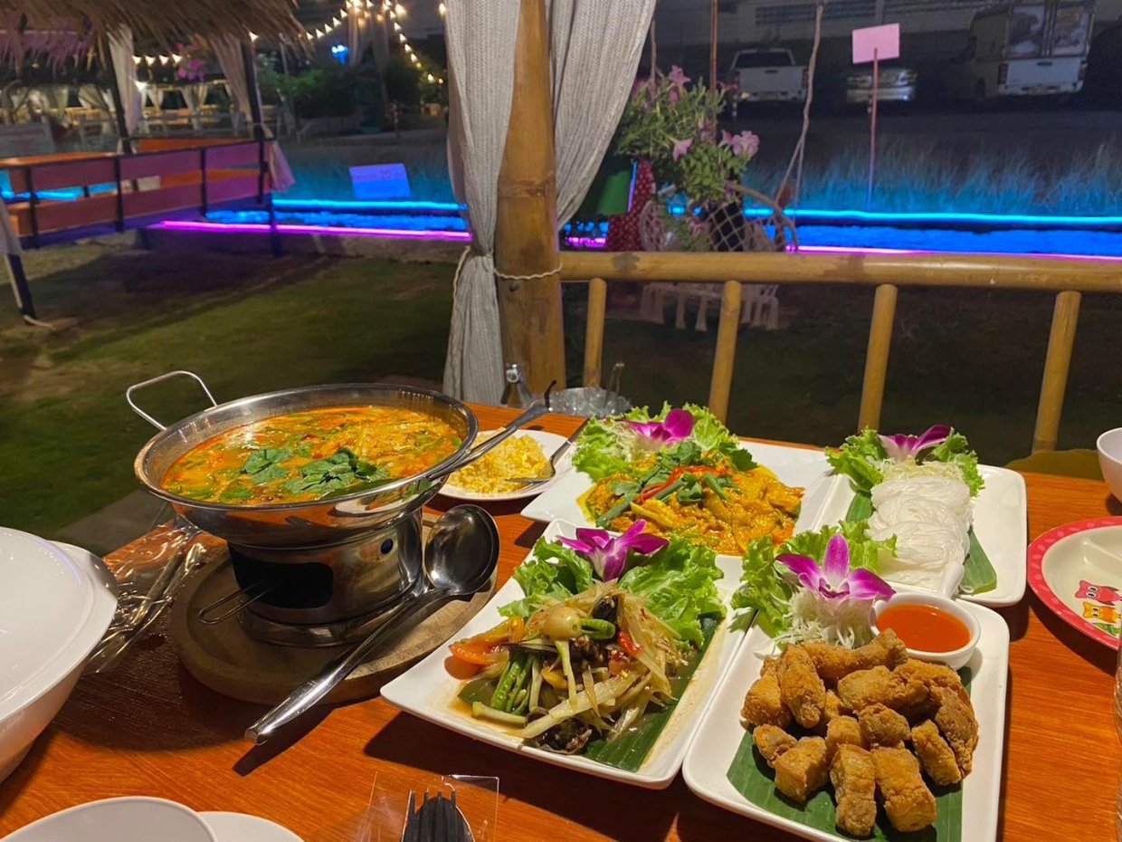 คลองหลวง คาเฟ่ คาเฟ่ แอนด์ เรสเทอรองท์ส