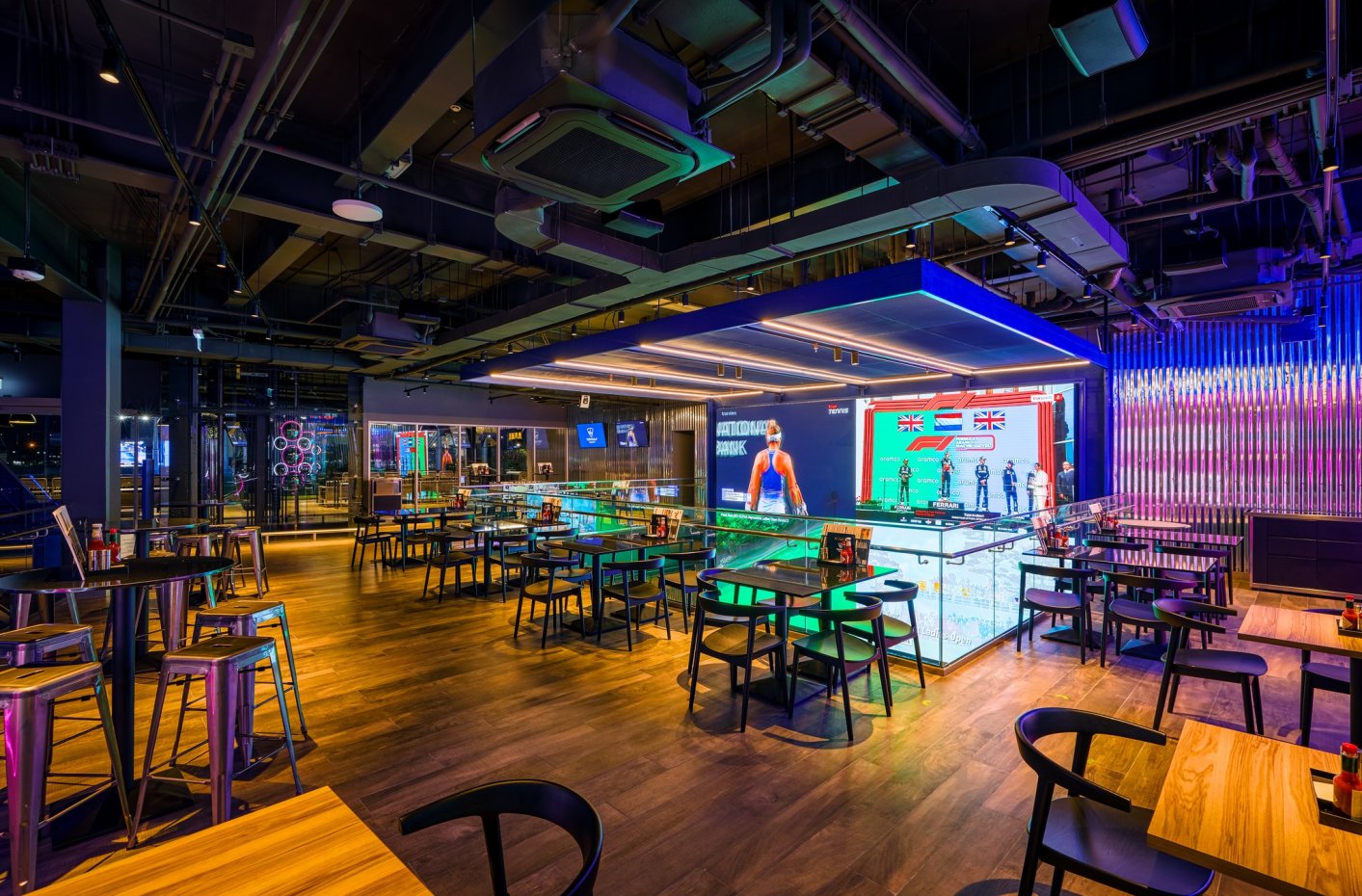 ท็อปกอล์ฟ สปอร์ตส์ บาร์