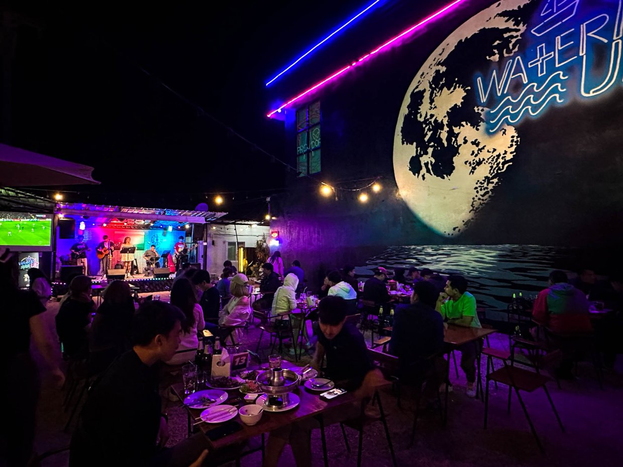 วอเตอร์อัพ มิวสิค แอนด์ เรสเทอรองท์