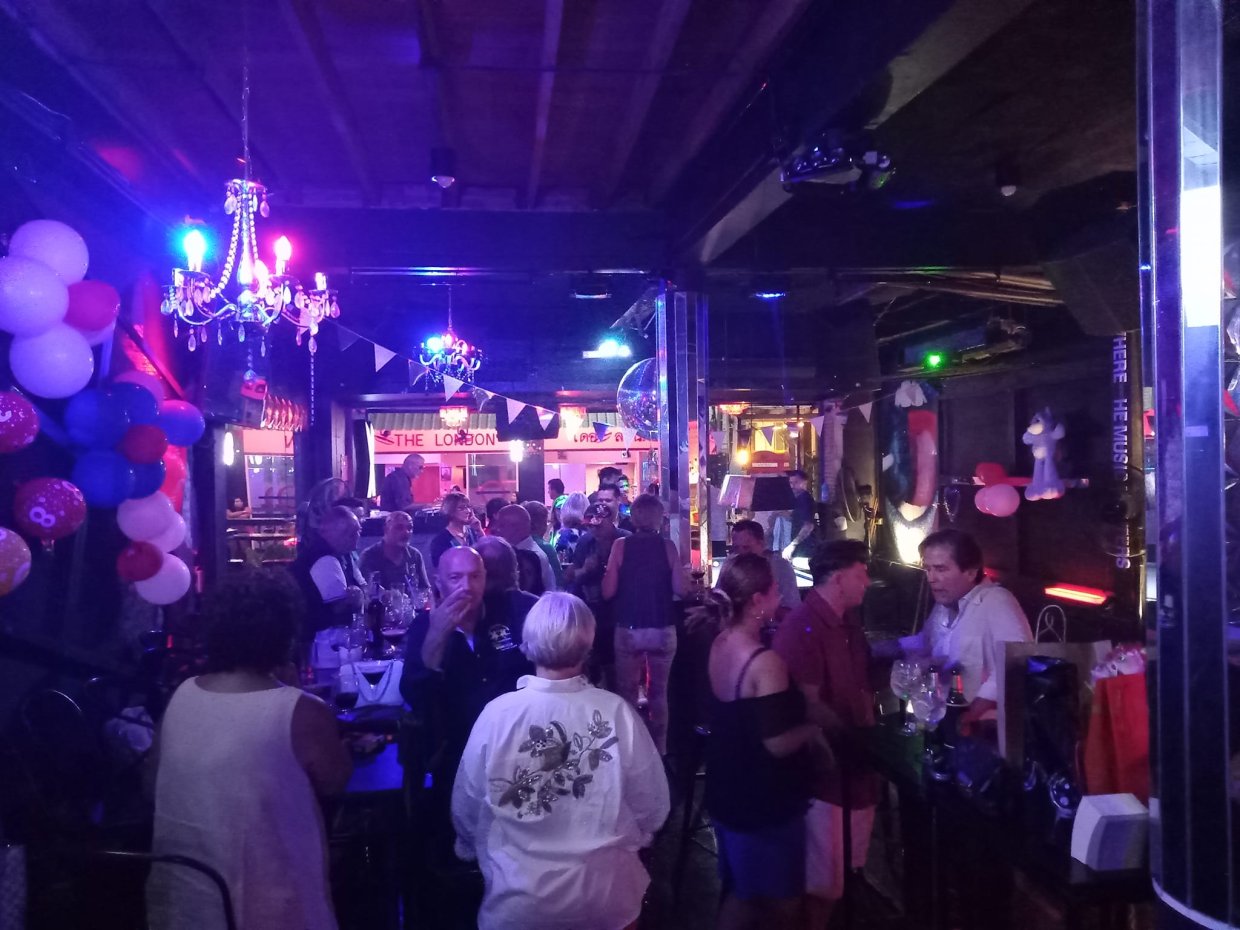 เอ็กซ์ คลับ หัวหิน