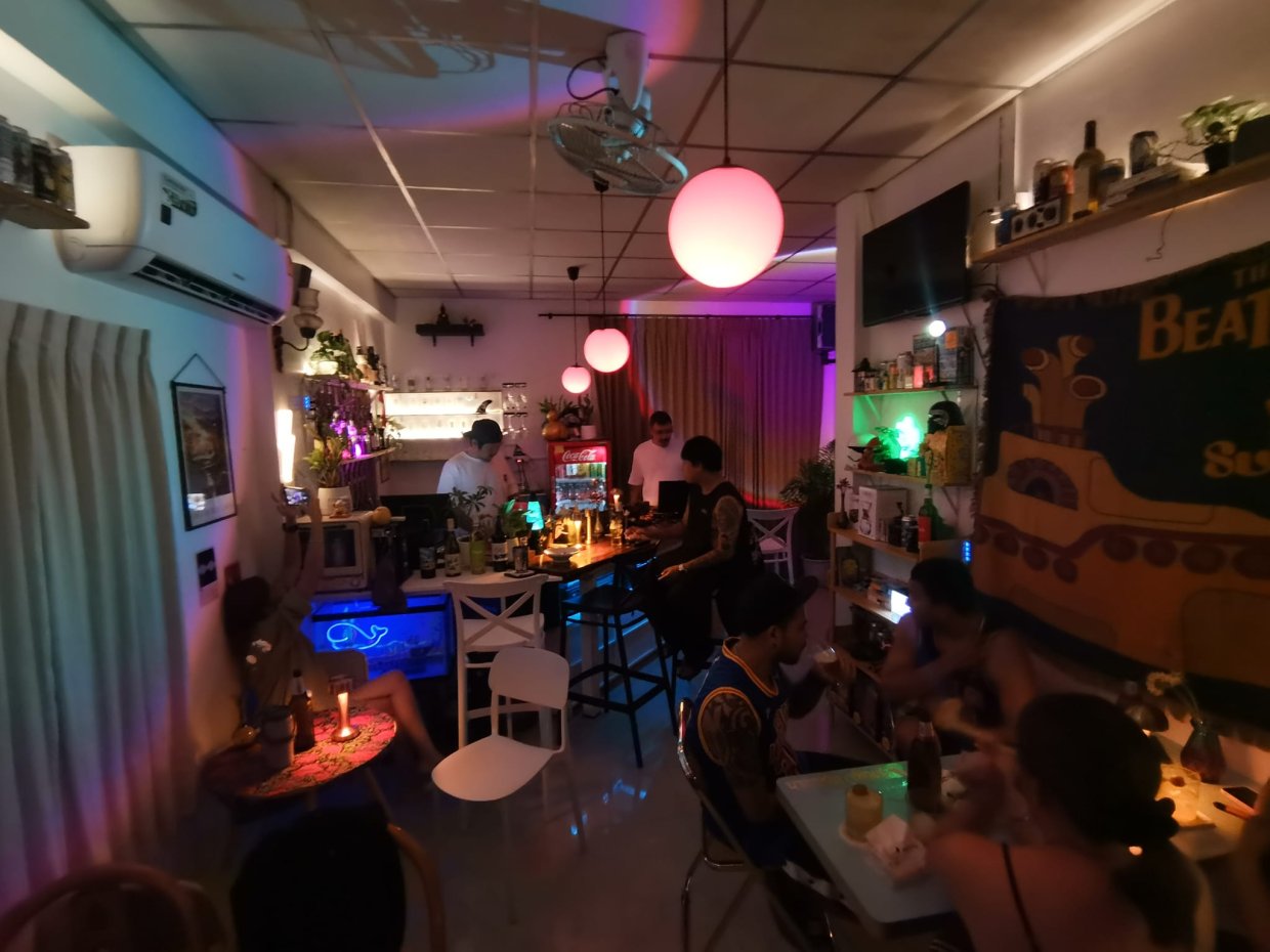 ซัมแวร์ โอนลี่ วี โนว์ หัวหิน