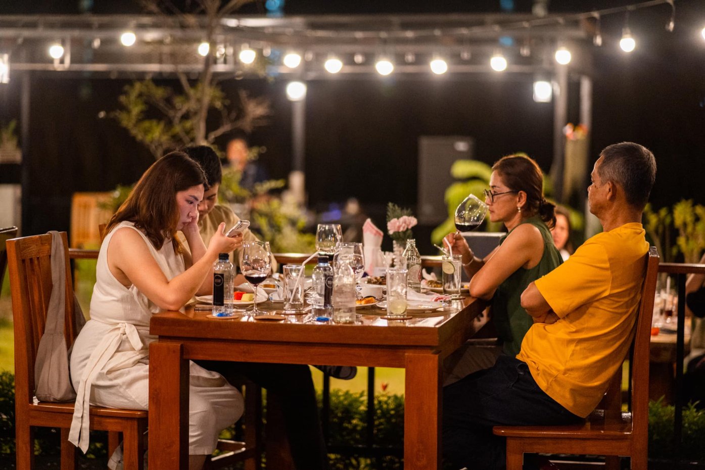 บราเธอร์ แอนด์ ซิสเตอร์ บิสโทร