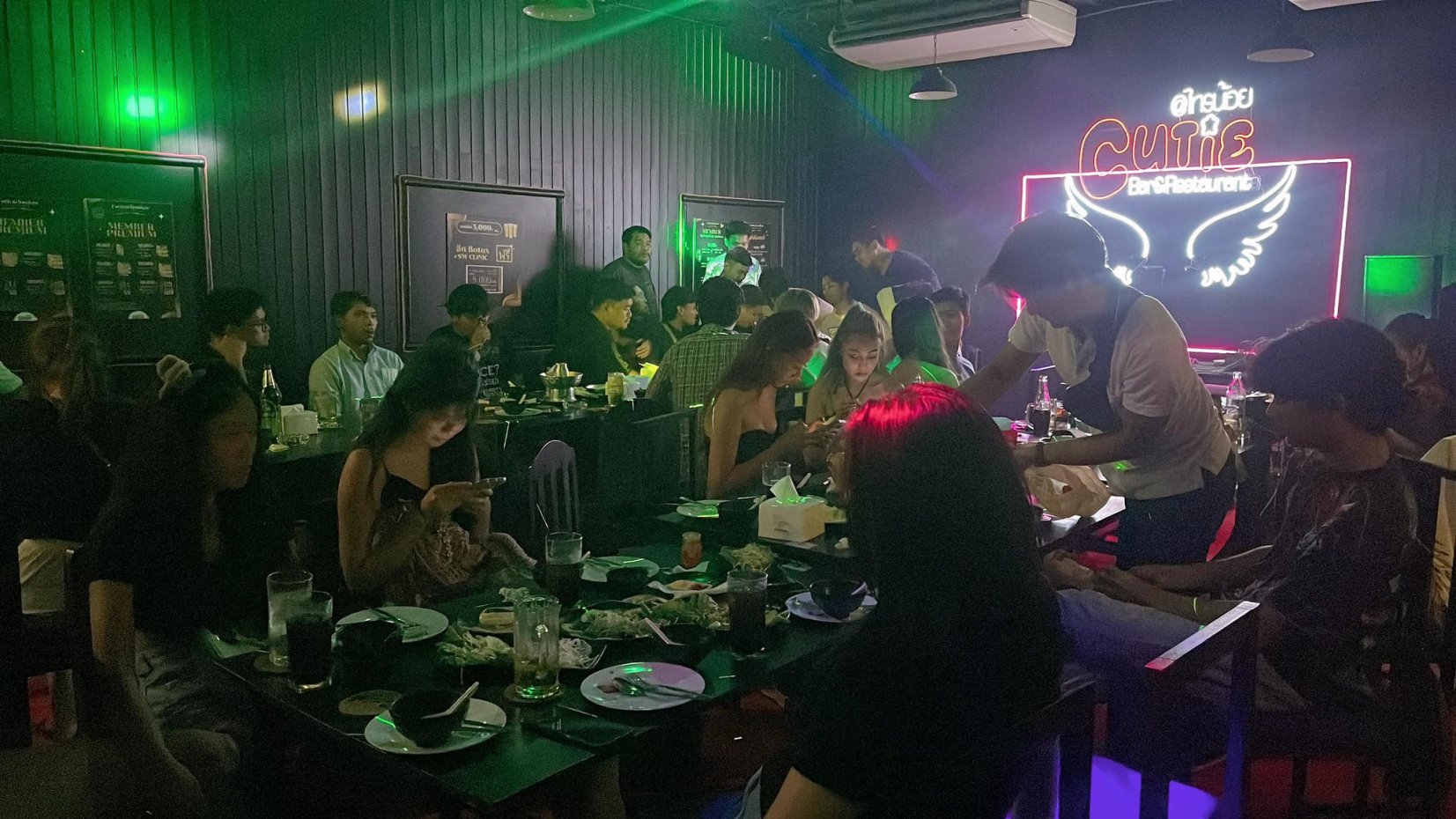 Cutie Sai Noi Bar & Restaurant