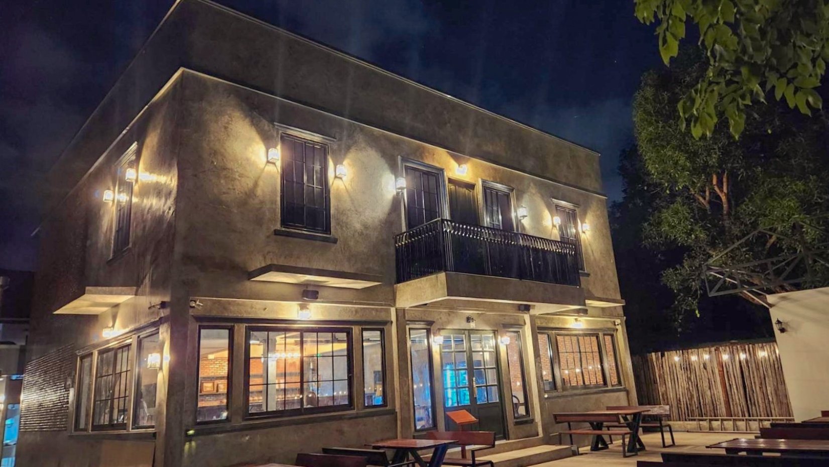 โดปามีน ฟู้ดแอนด์เบฟเวอเรจ