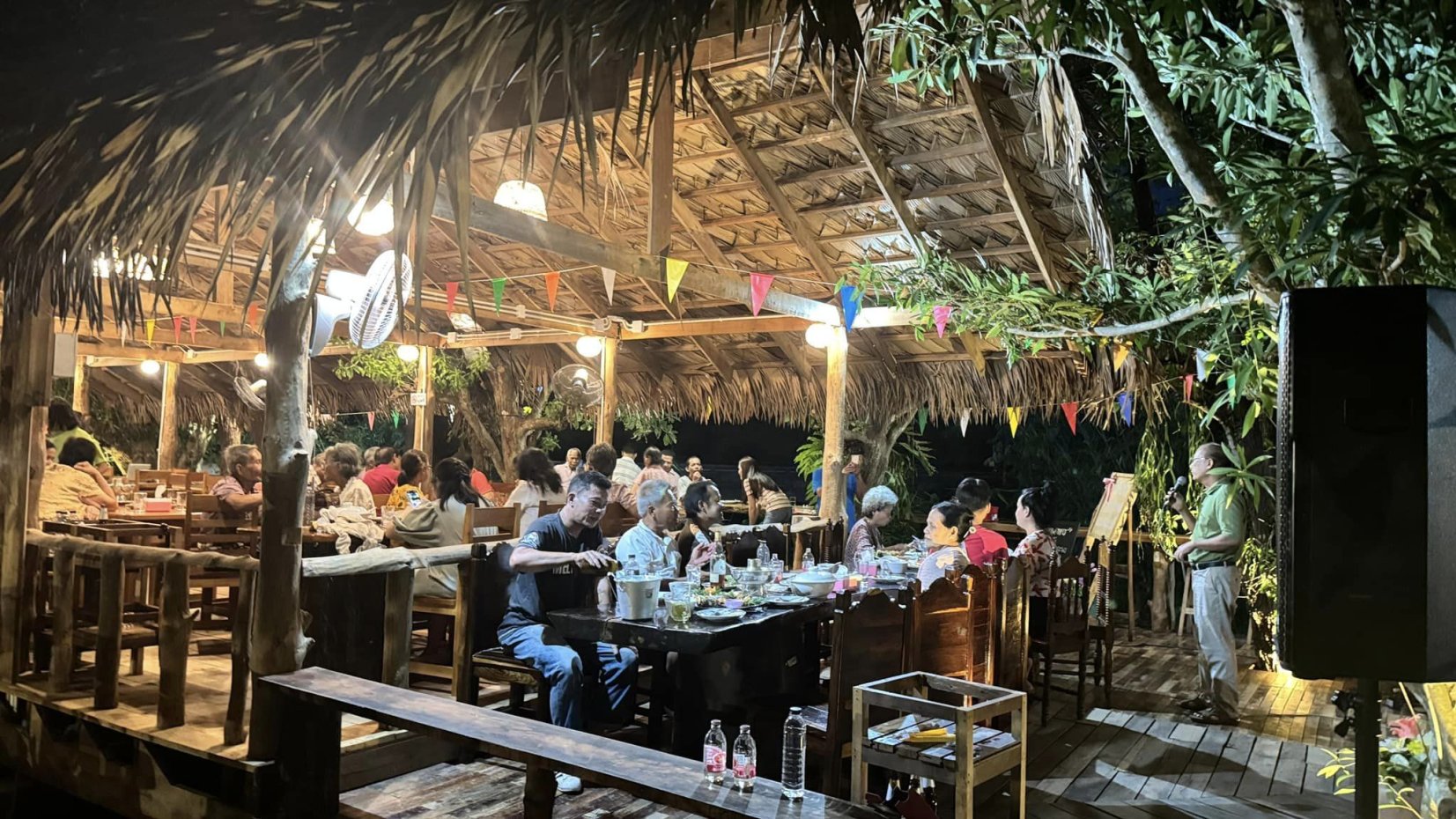 เฌอ นที คาเฟ่ แอนด์ ซีฟู้ด เรสเทอรองท์ส