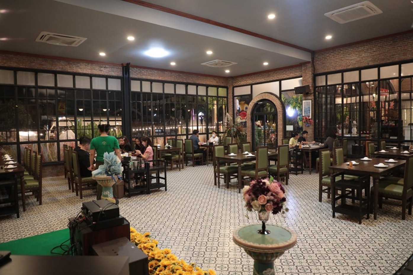 Hom Pom Hom Pae Cafe & Restaurant