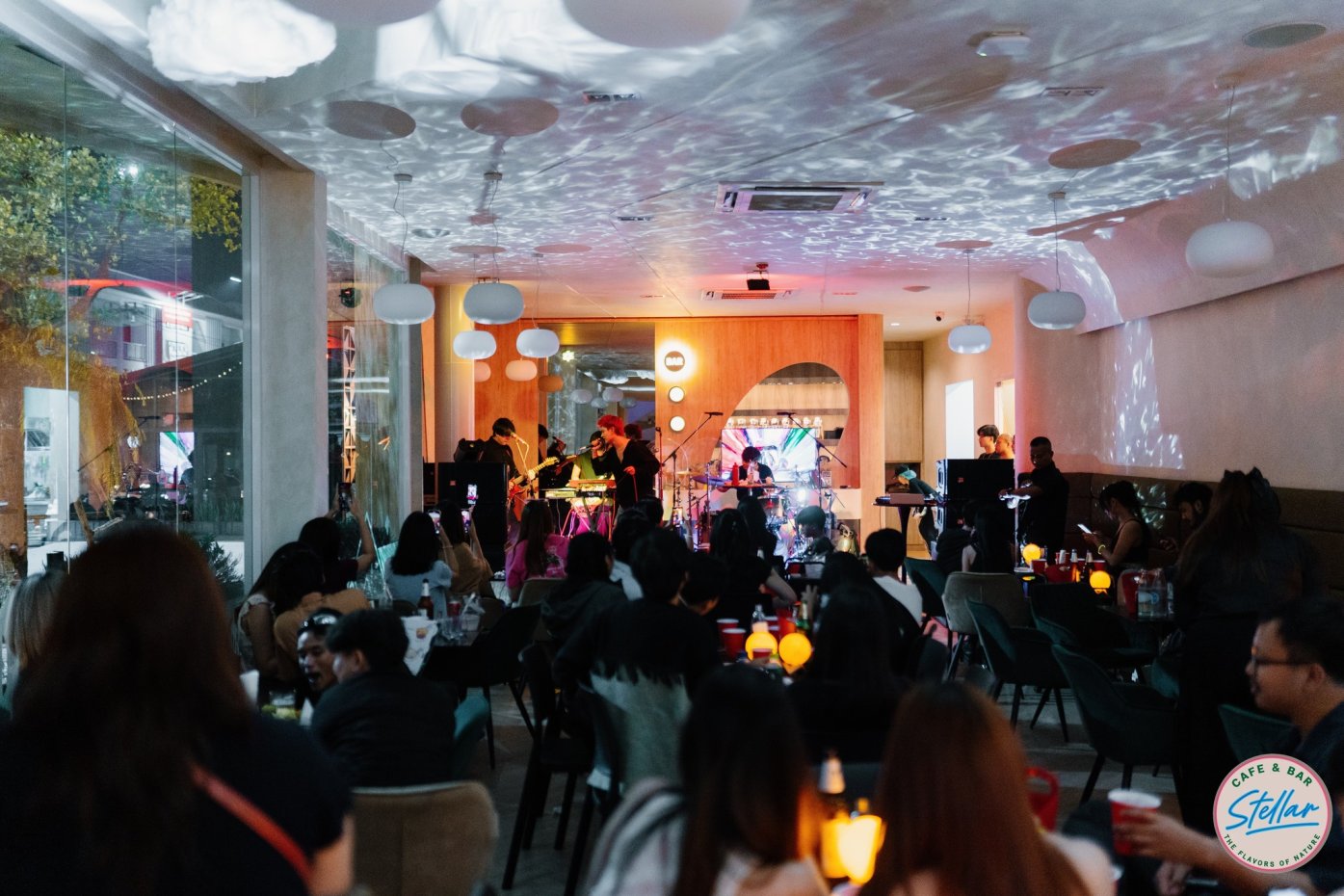 สเตลลาร์ คาเฟ่แอนด์บาร์