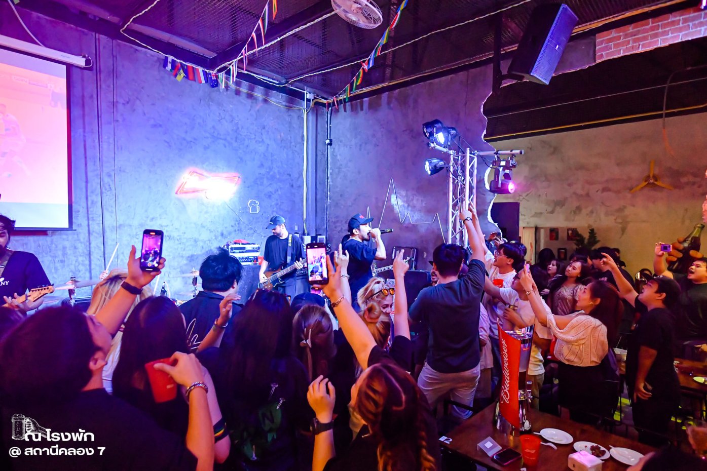 Na Rong Phak At Station Seven