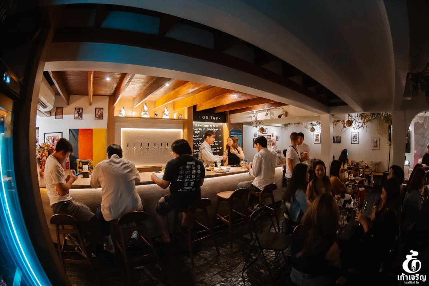 9 Charoen Local Craft Bar