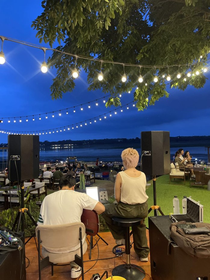 De'Lago Bar & Cafe‘