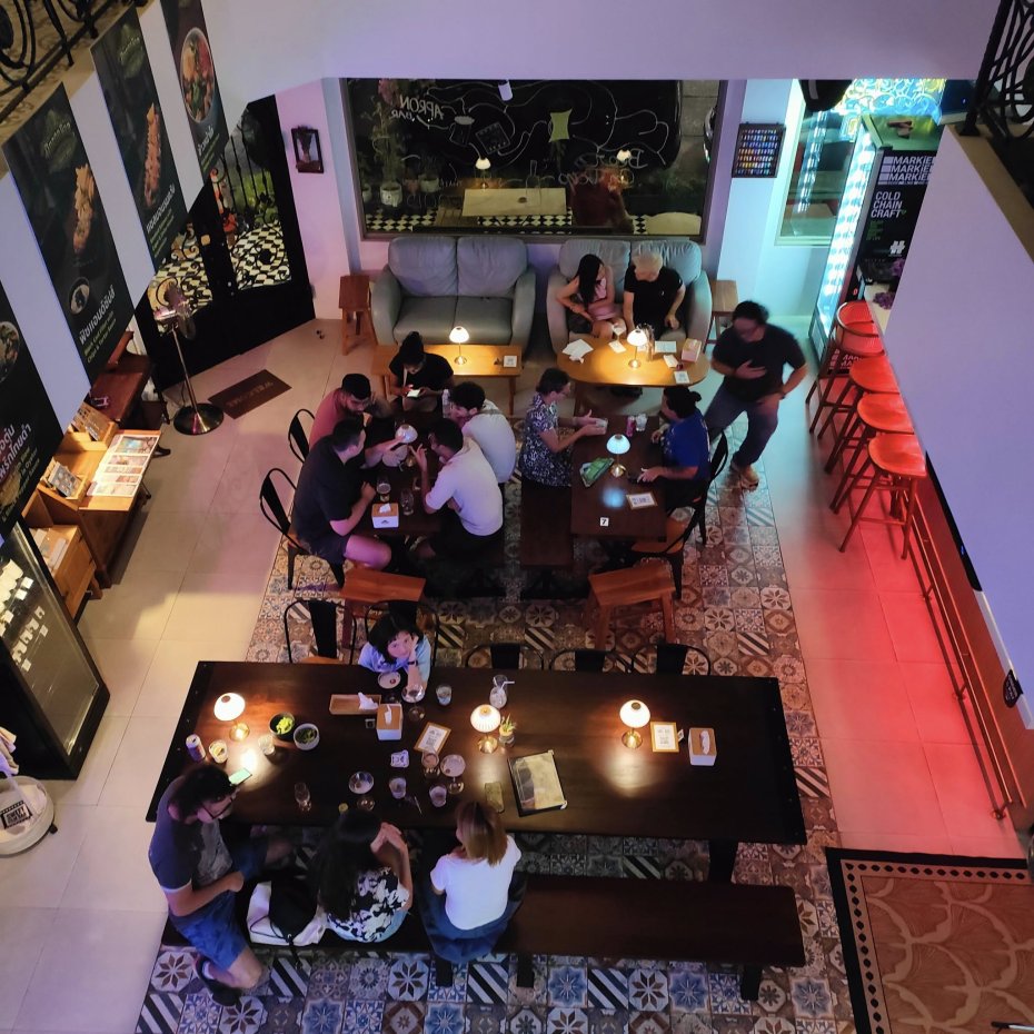 Apron Bar - Craft Beer on Samsen 4