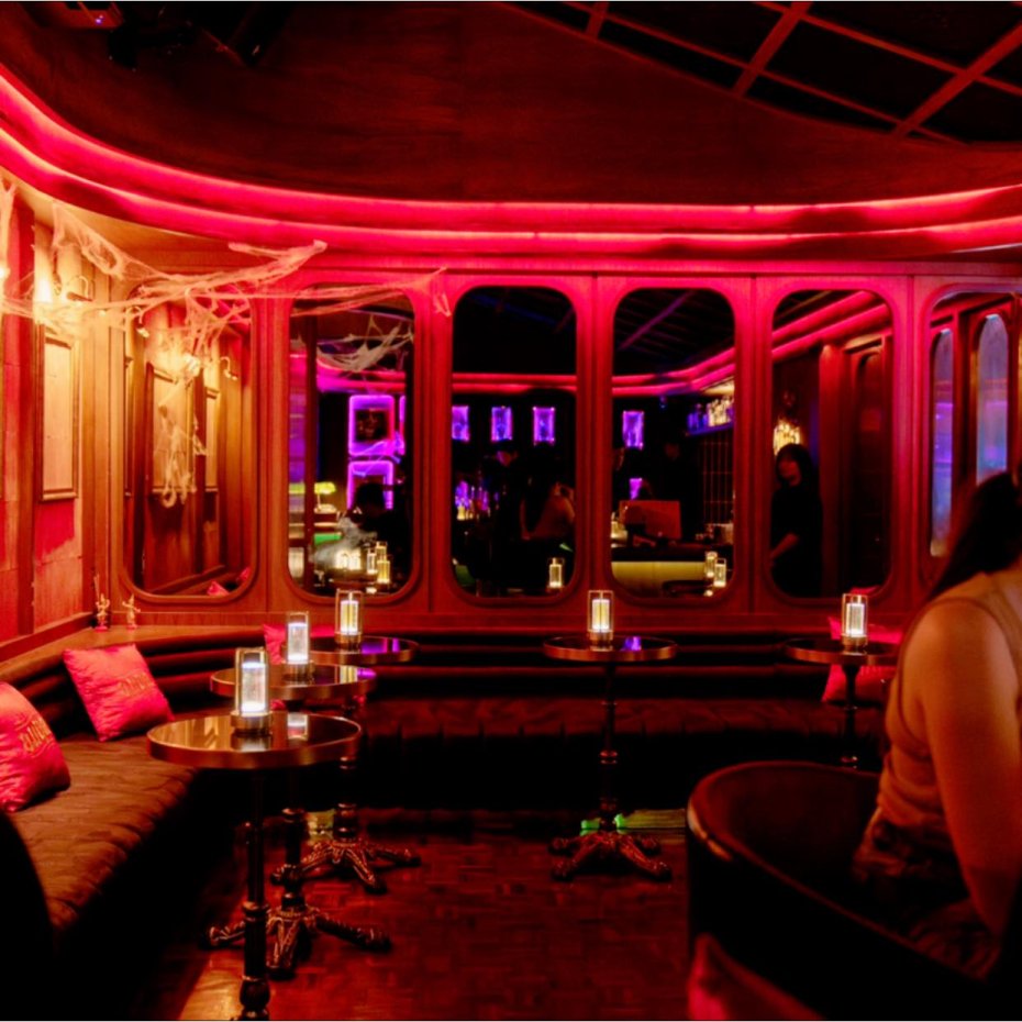 Amaris Cocktail and Wine bar