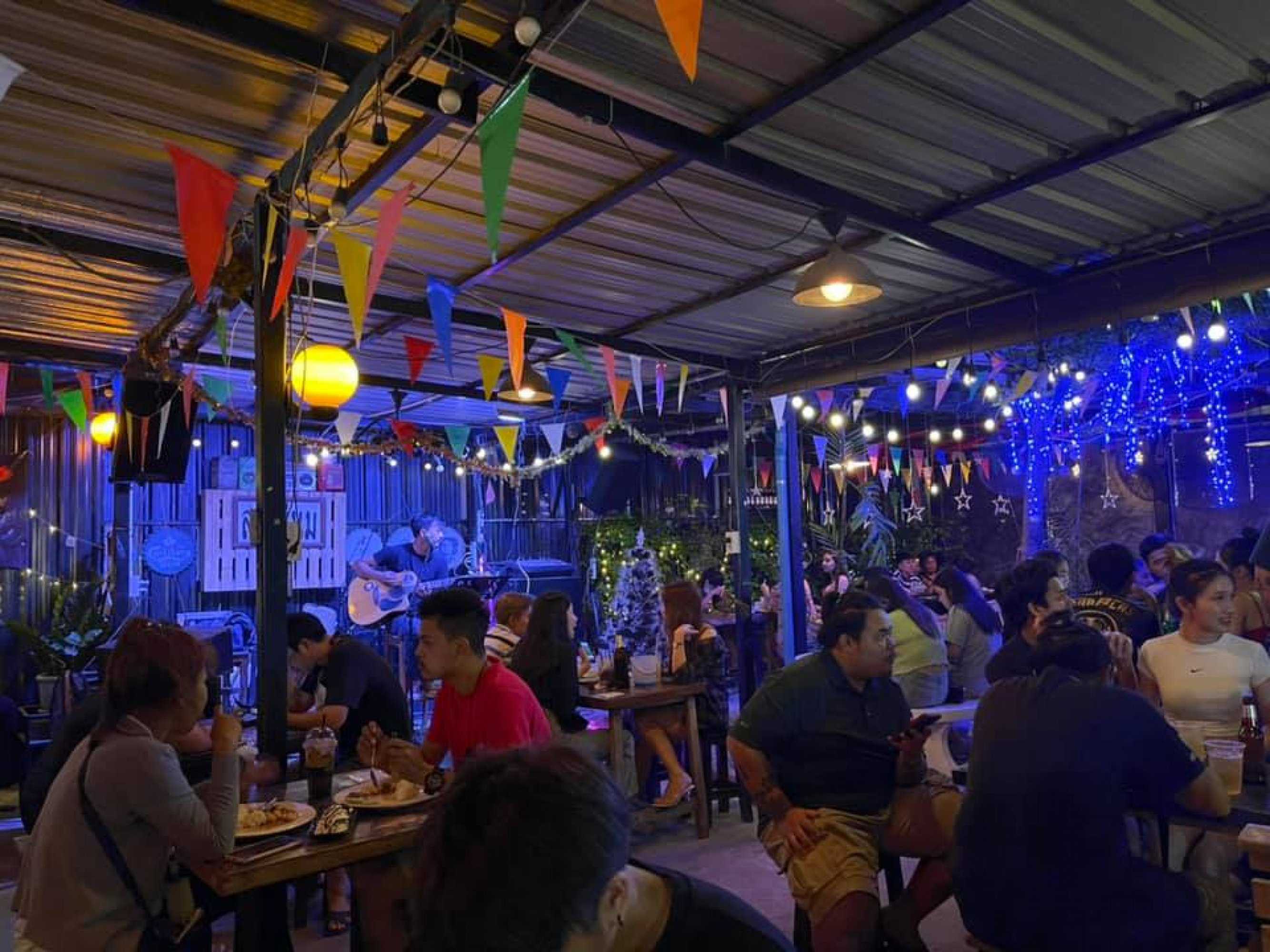 นีนม คาเฟ่