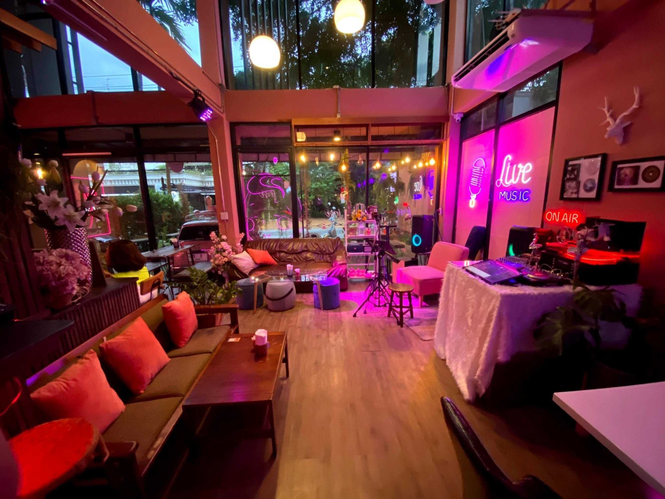 Kamrai in the garden