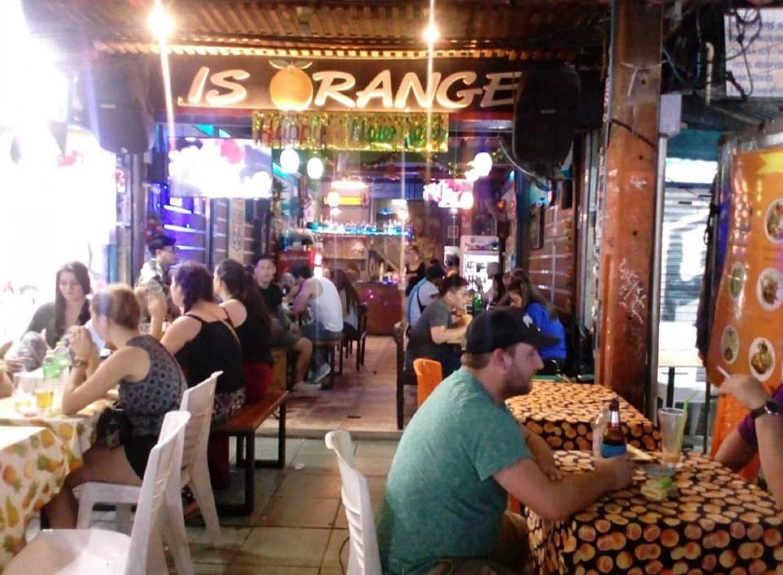 อิส ออเรนจ์ ข้าวสาร