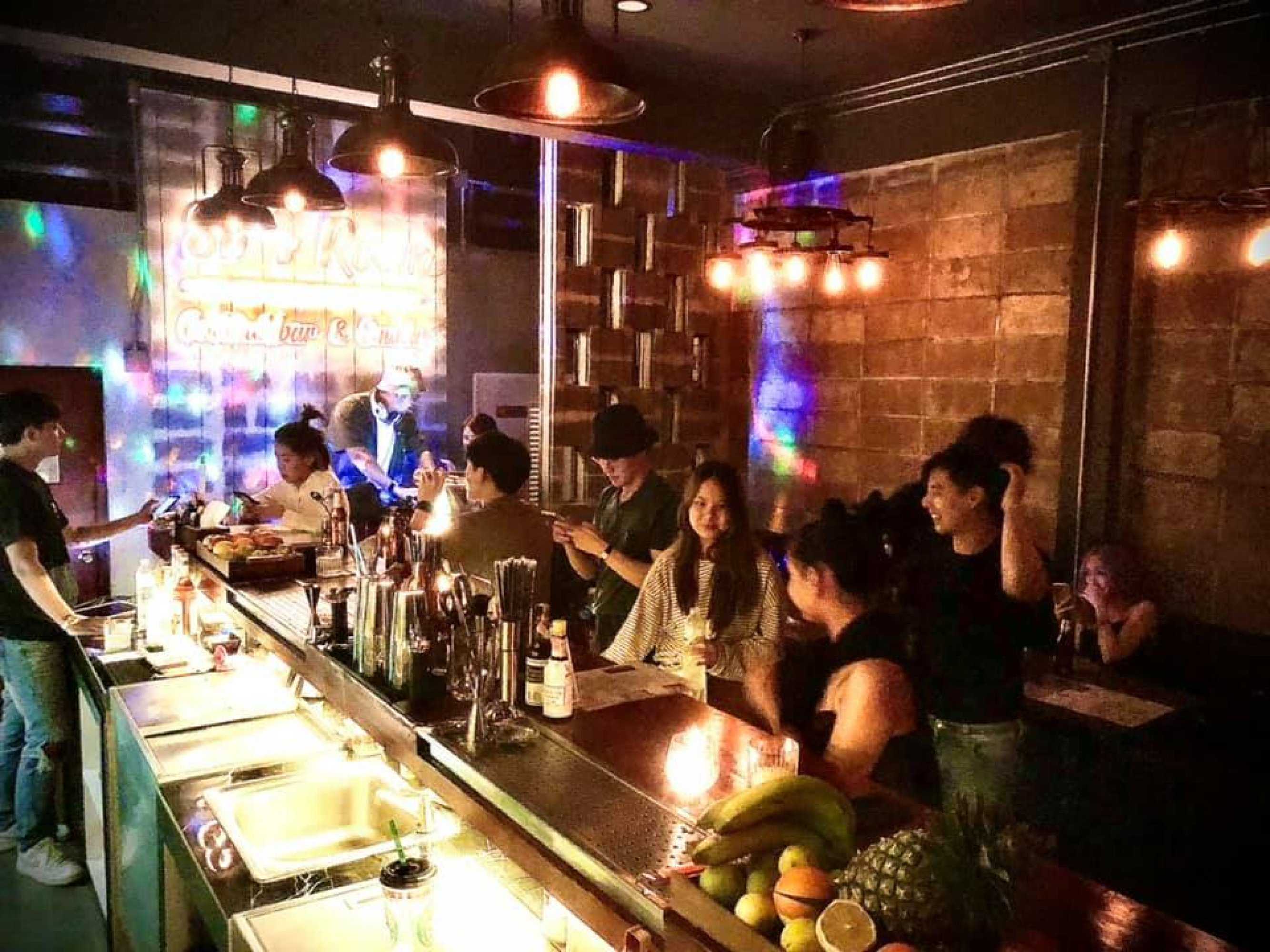 เอทตี้ซิกซ์ รูม