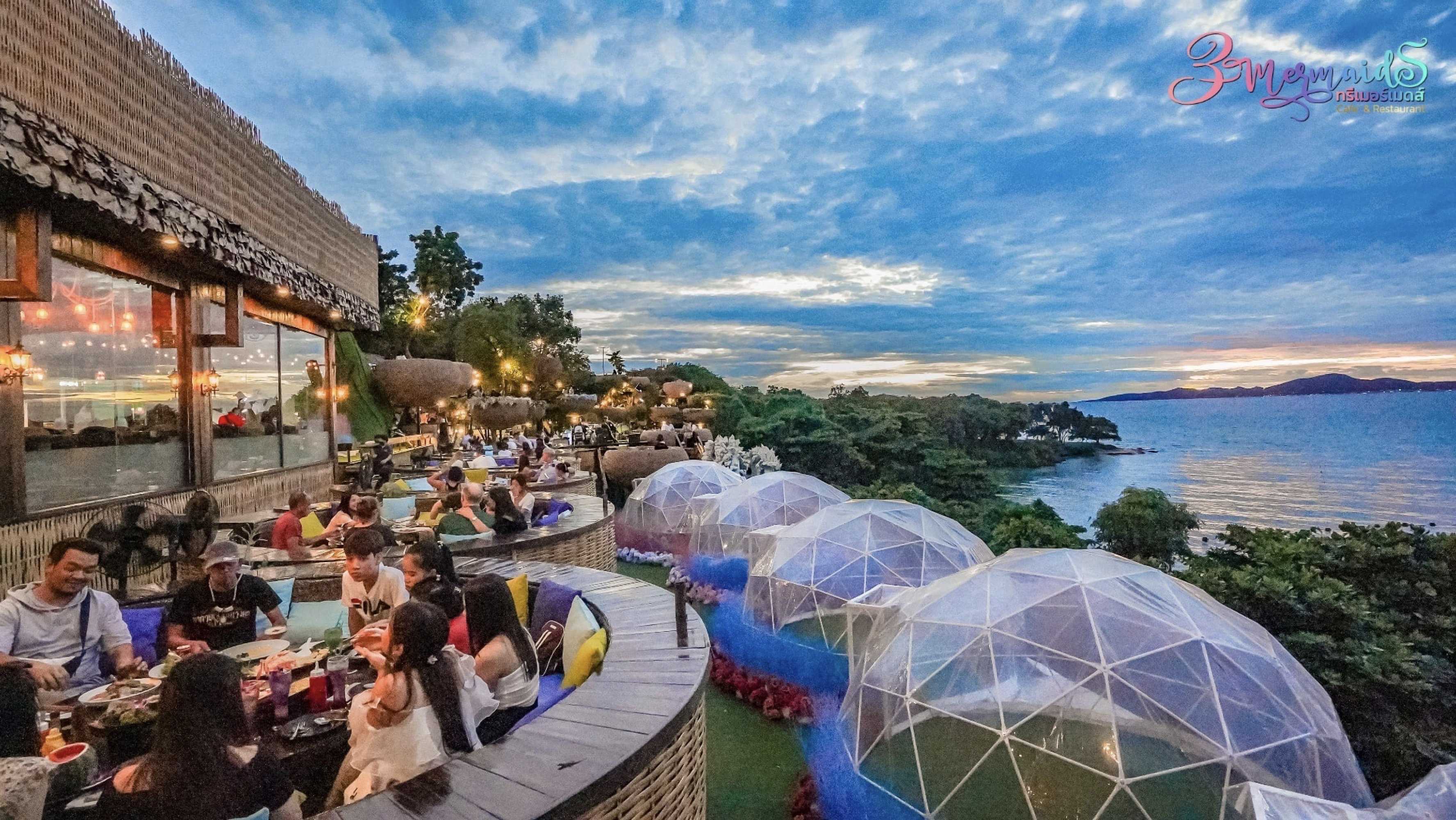 ธรี เมอร์เมดส์ คาเฟ่ แอนด์ เรสเทอรองท์