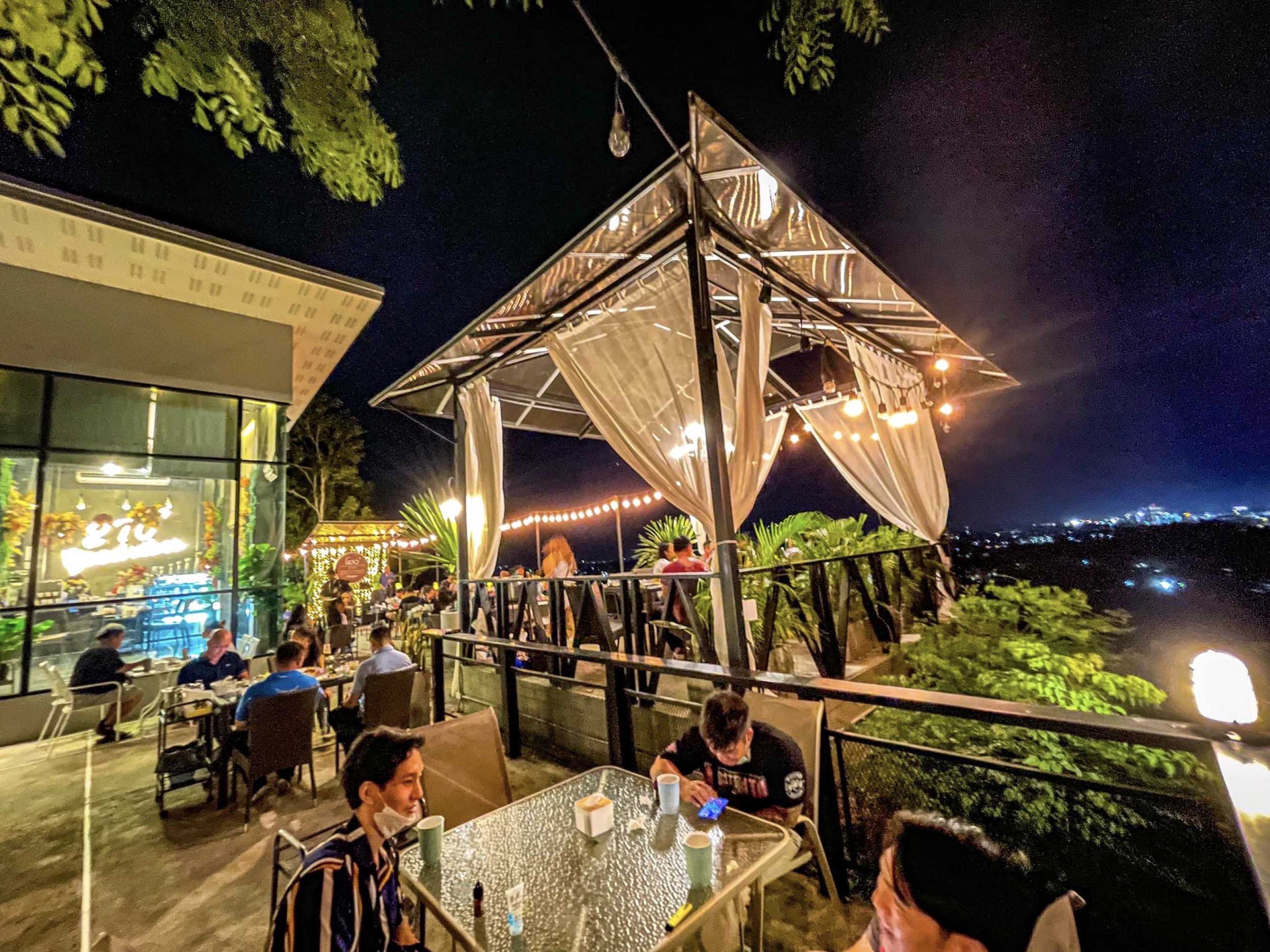 ทูเซเว่นตี้ คอฟฟี่ เรสเทอรองท์ แอนด์ รีสอร์ท