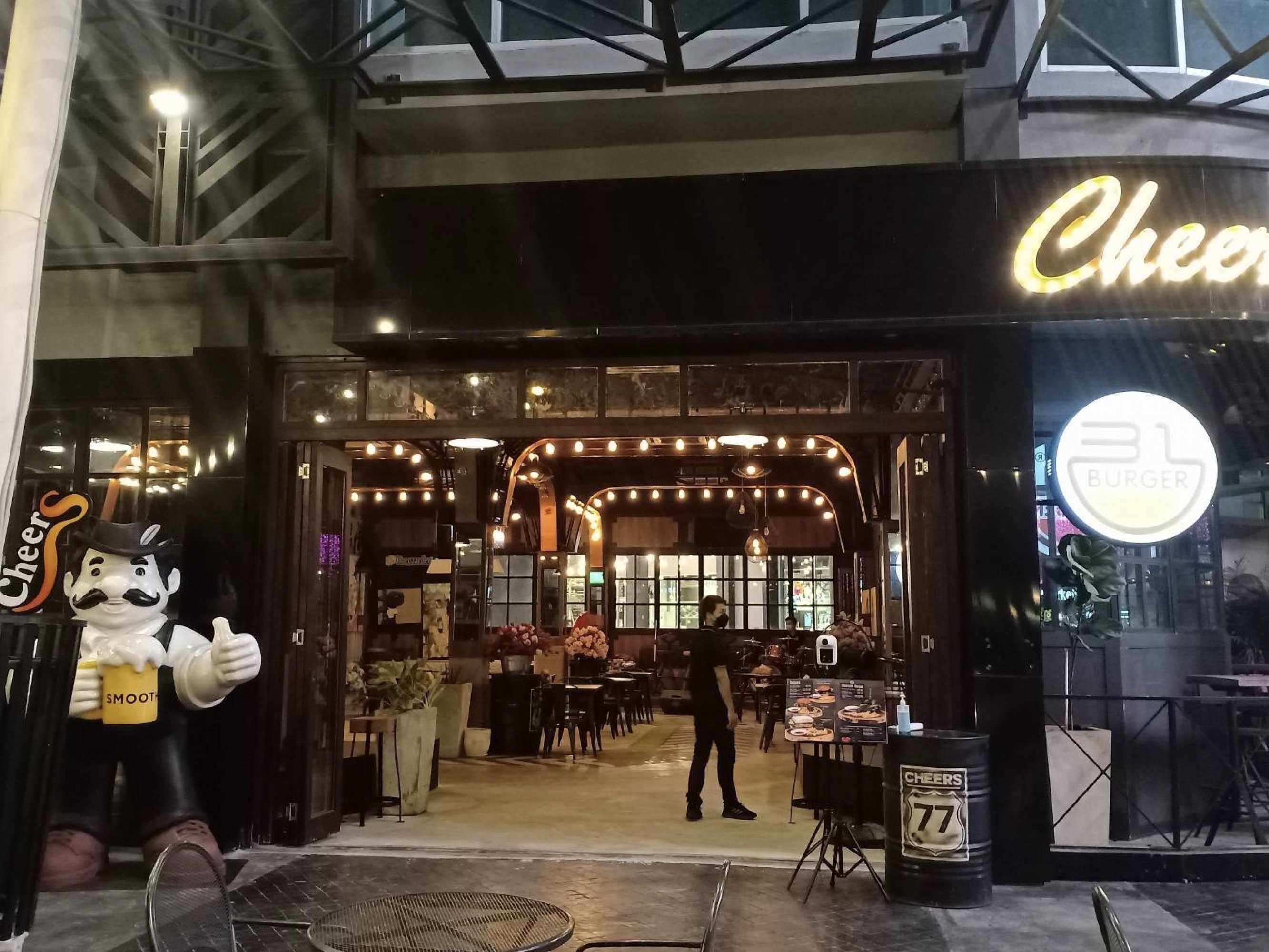 รูปภาพของ Cheers station on nut