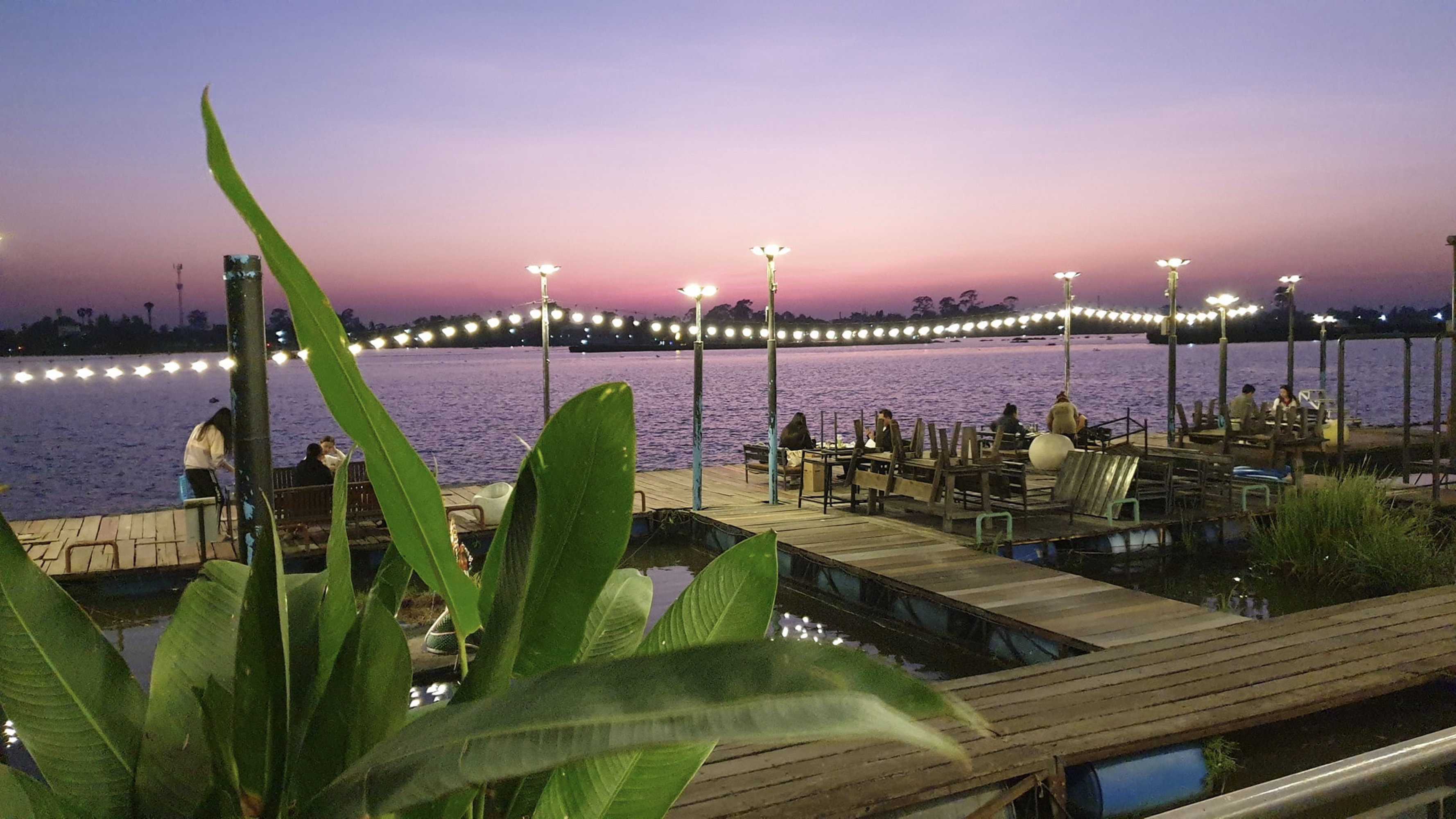 Wave Side Restaurant