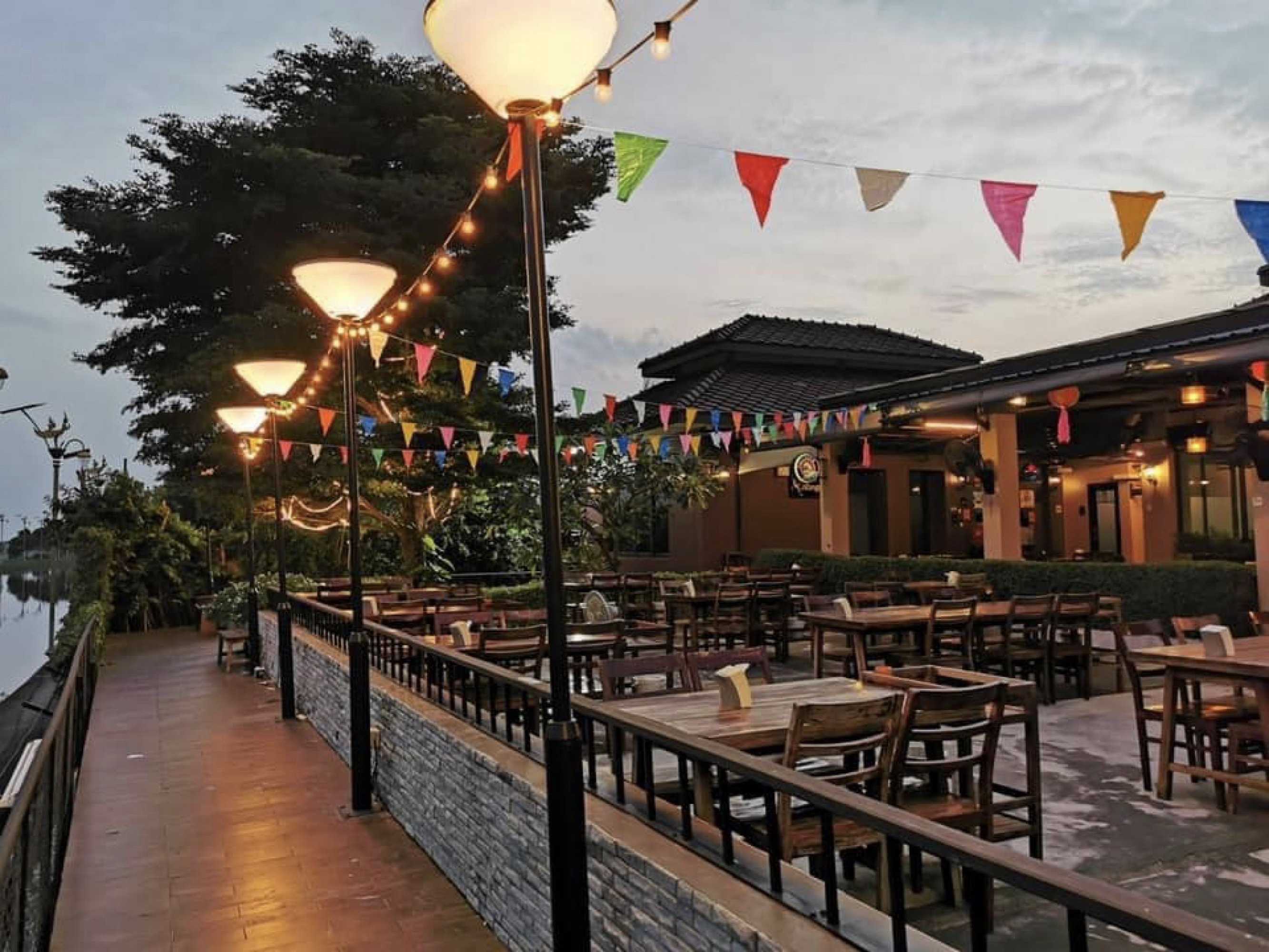 บ้านกลางน้ำ สุวรรณภูมิ