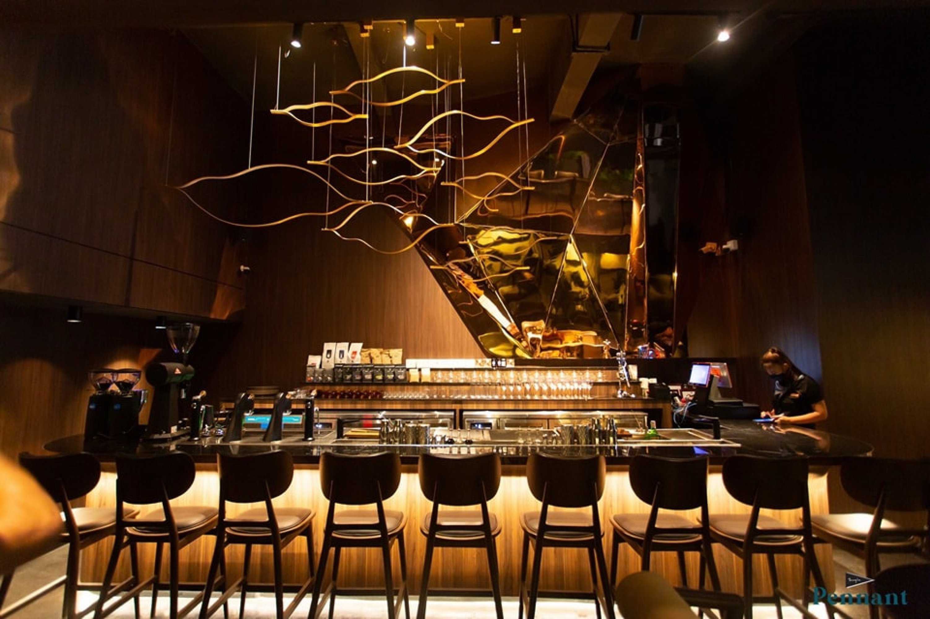 เพนแนนท์ ทองหล่อ