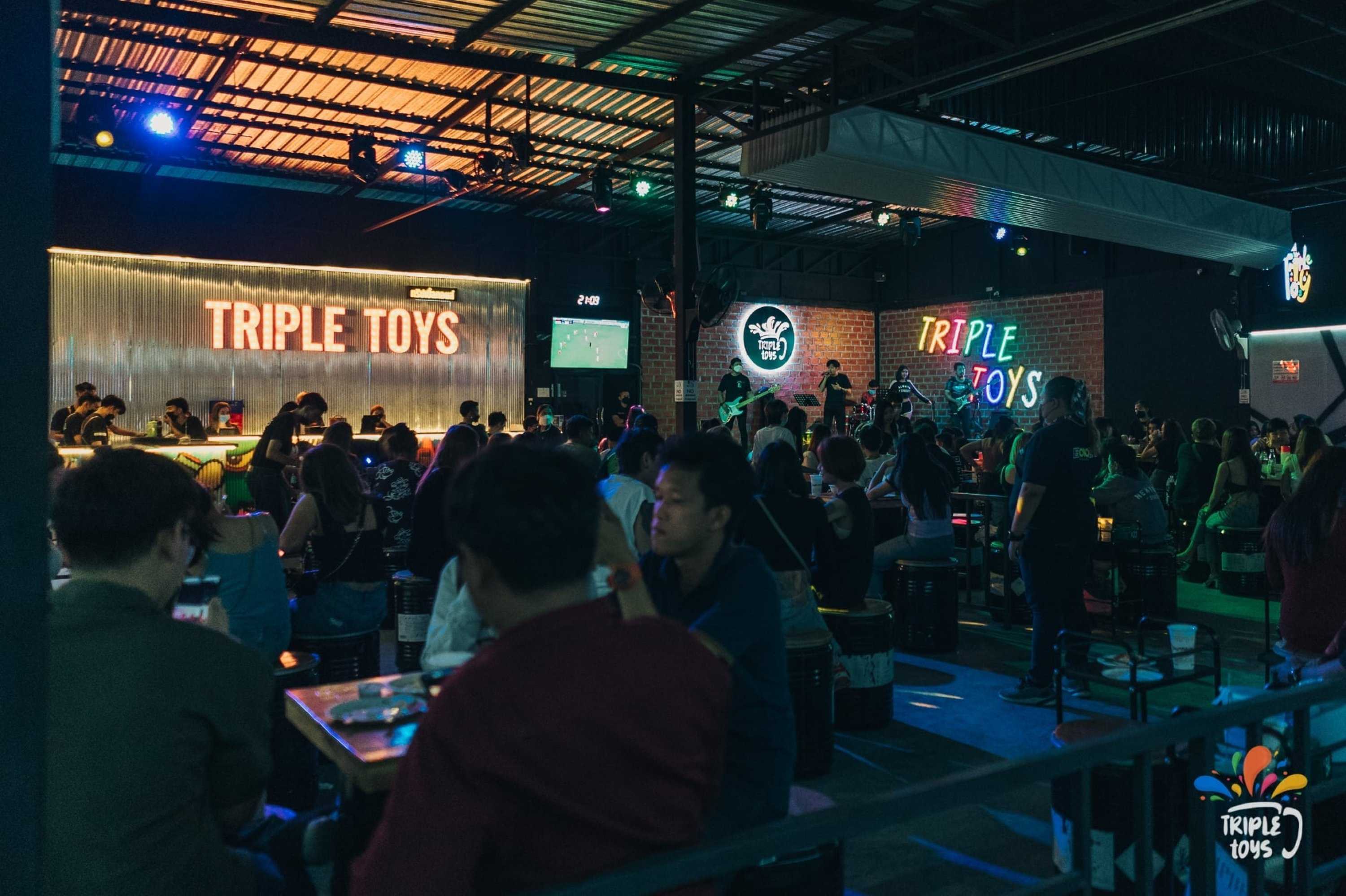 ทริปเปิล ท็อยส์