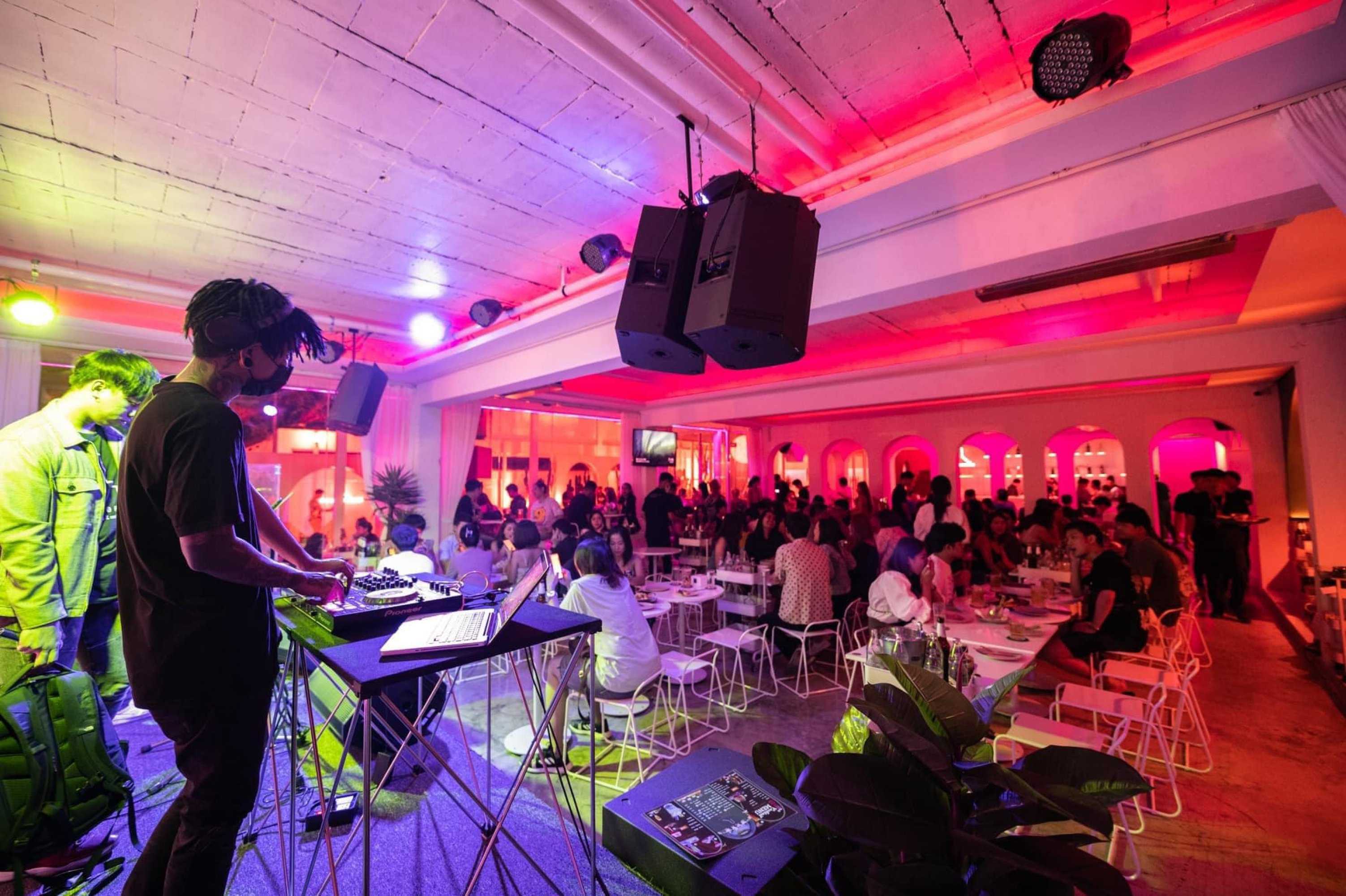 เพลย์กราวด์ อุดร ผับแอนด์เรสเทอรองท์