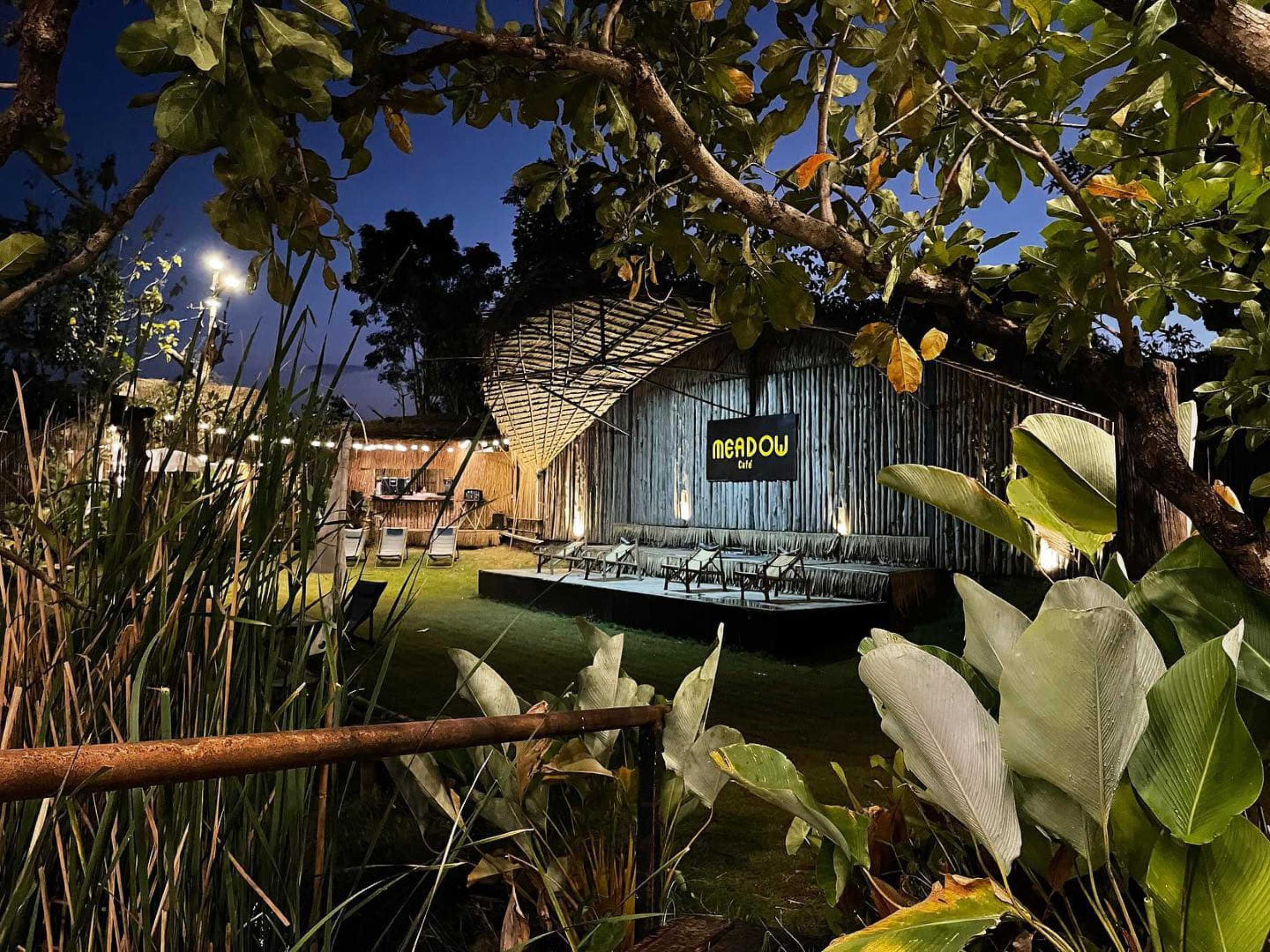 เมโดว์ คาเฟ่