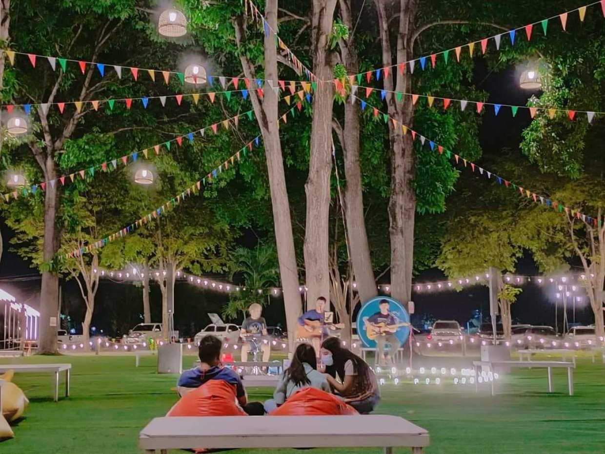 หาดชื่น ฤดี