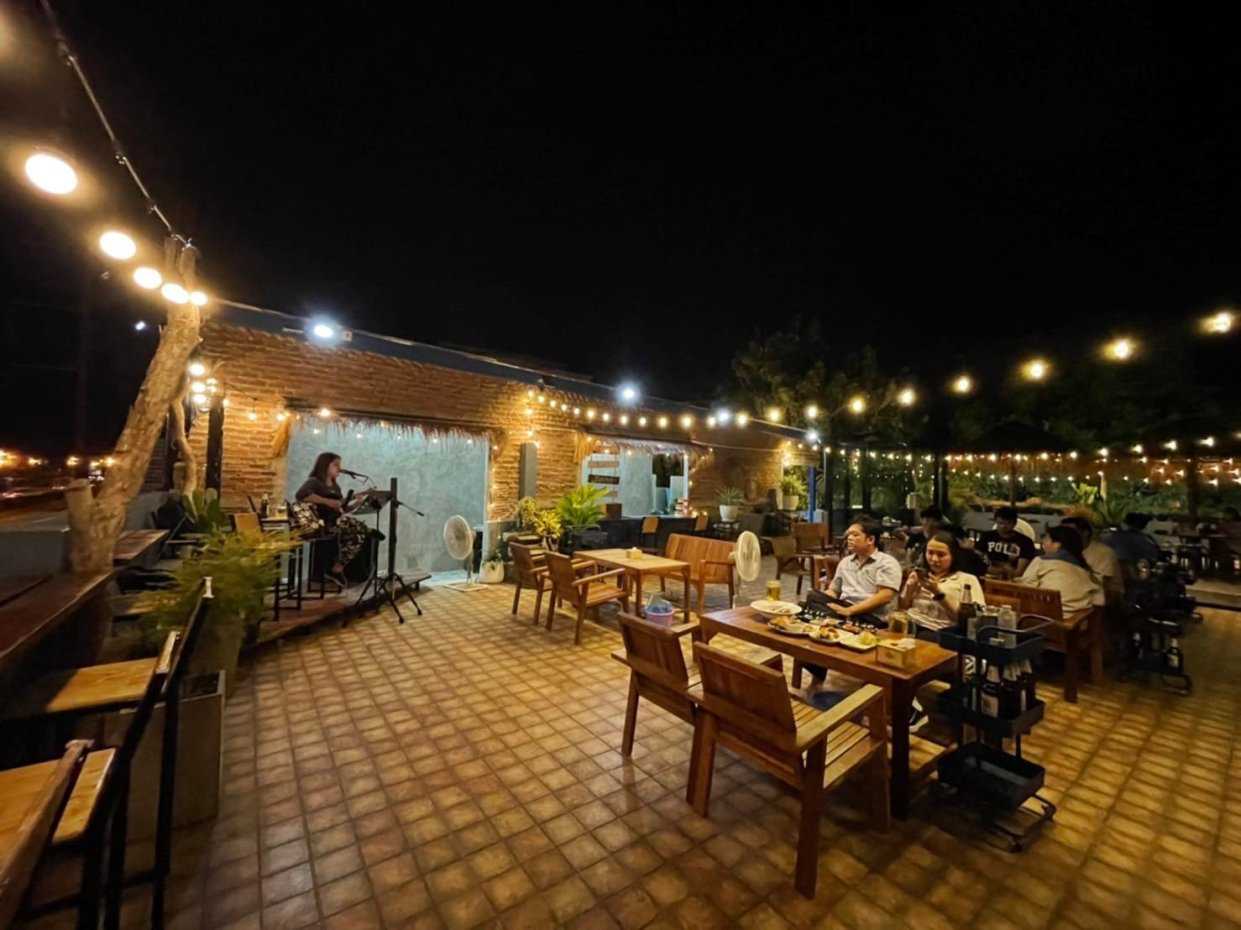 Friends Cafe and Restaurant