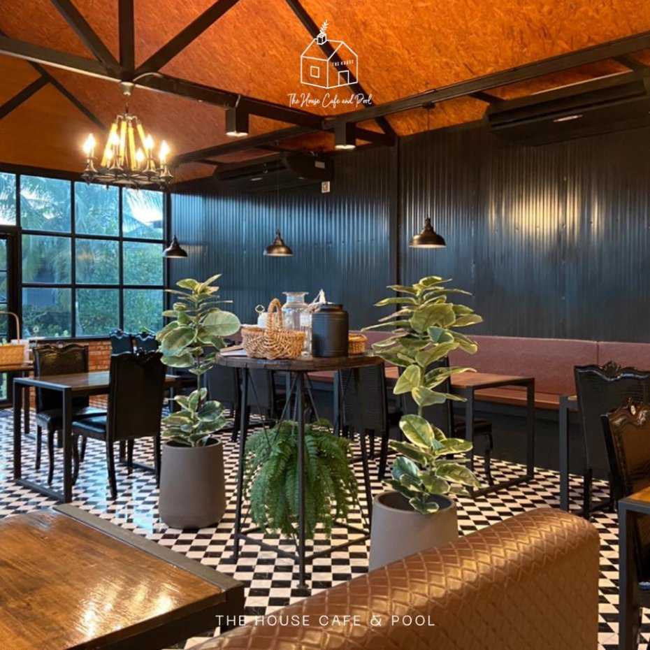 The House Cafe & Pool